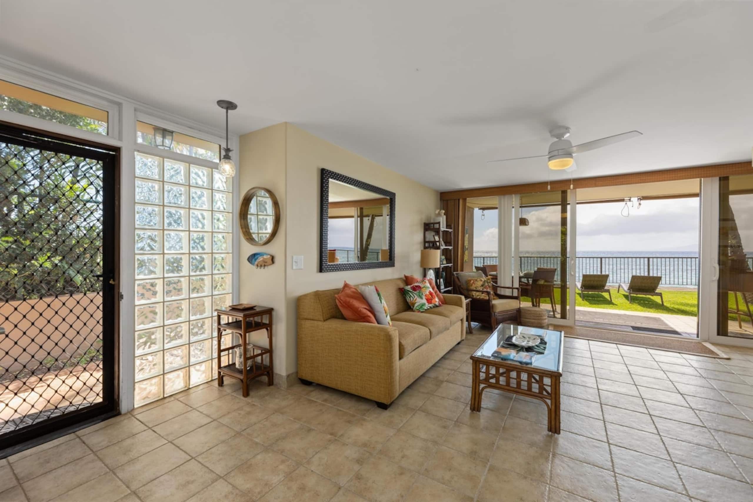 Oceanfront 2BR Condo w/ Pool Access & Sunset Views - Photo 4
