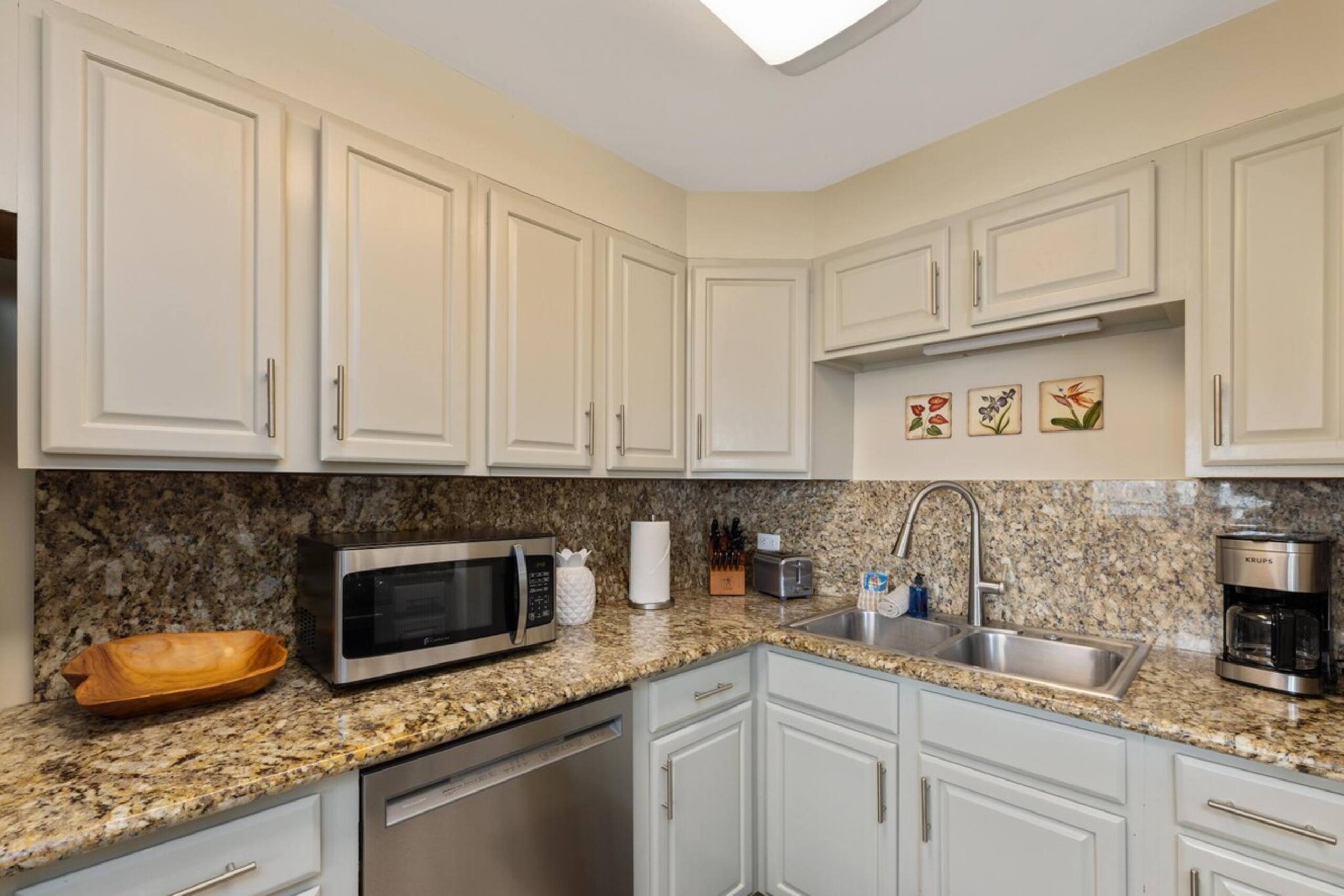 Oceanfront 2BR Condo w/ Pool Access & Sunset Views - Photo 12
