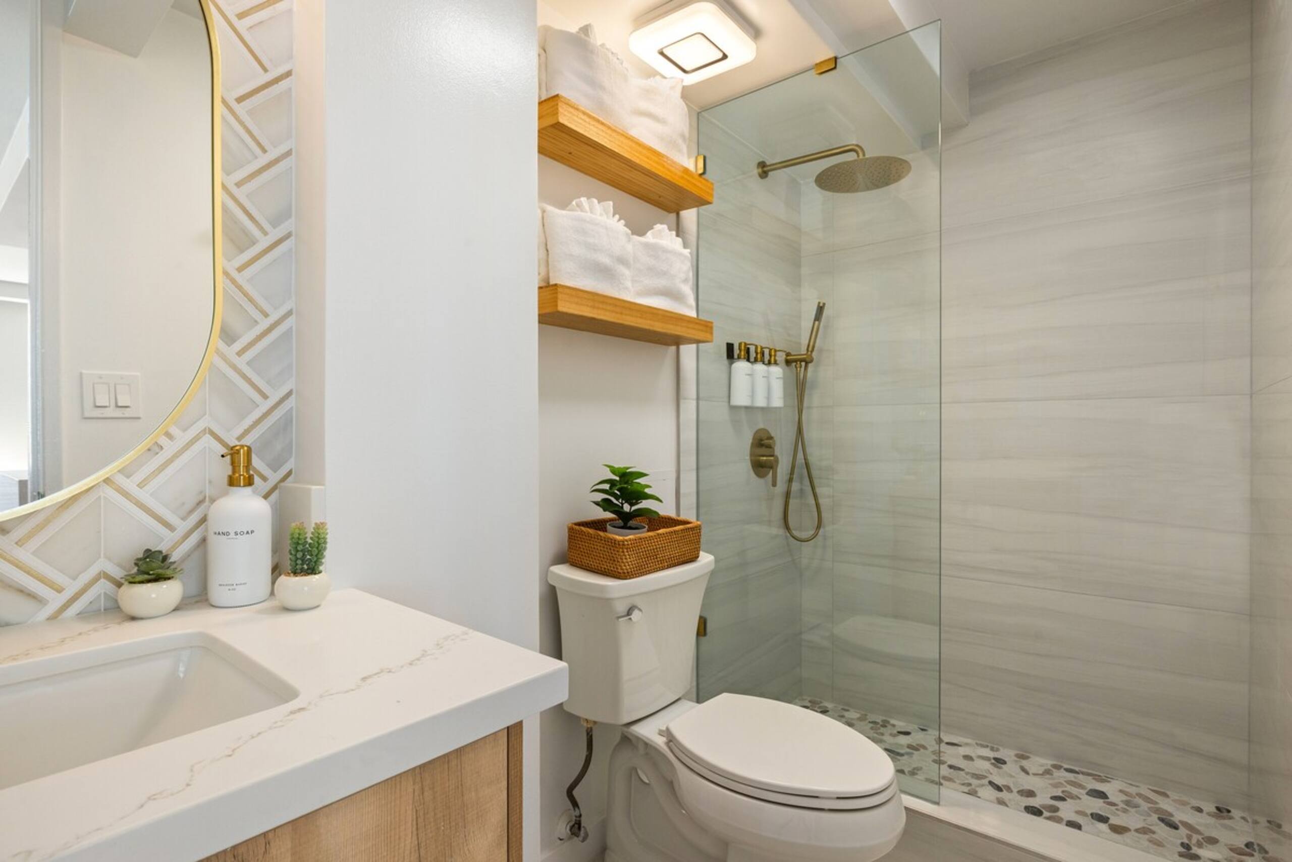 Waikiki Ocean View Retreat – Close to the Beach - Photo 37