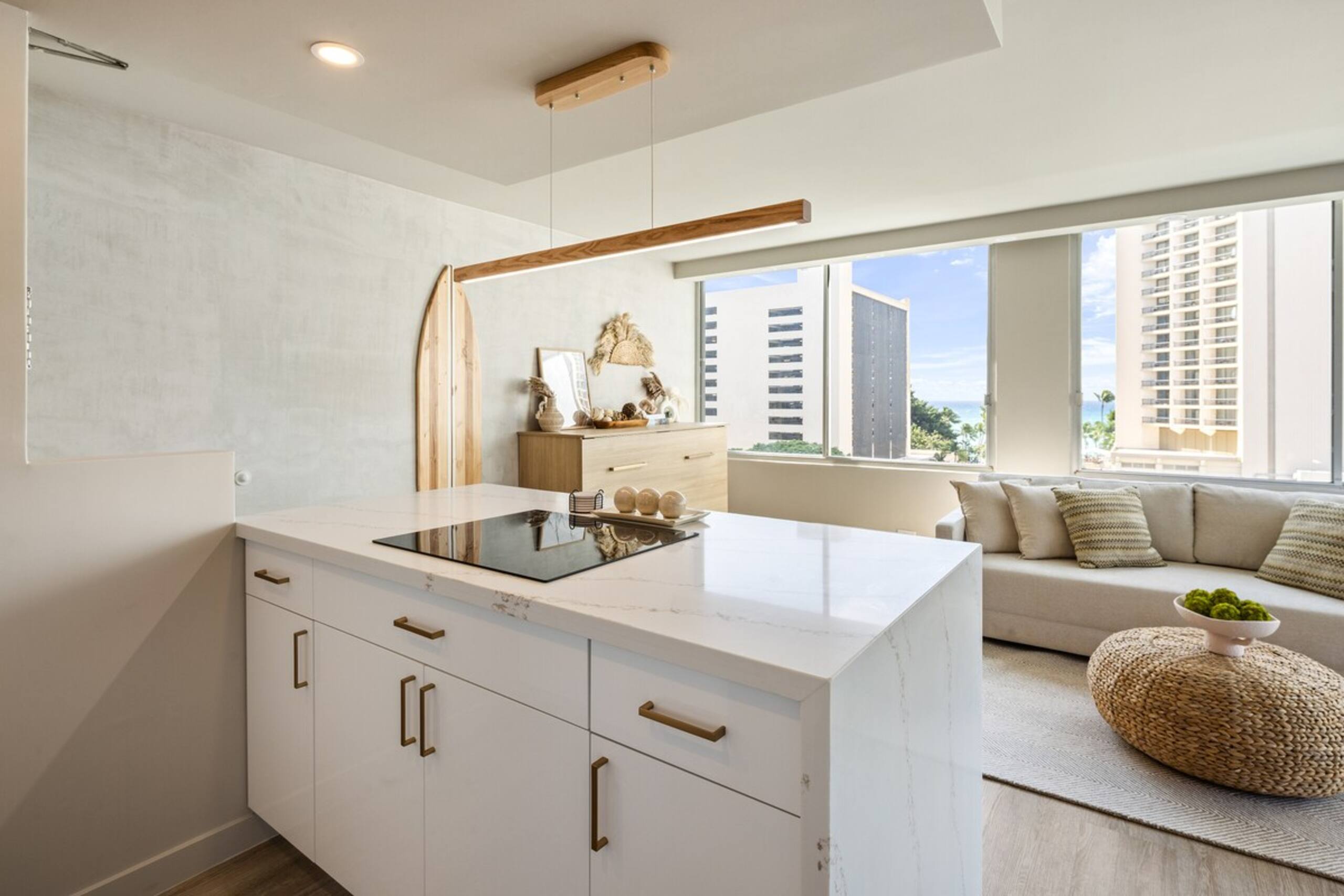 Waikiki Ocean View Retreat – Close to the Beach - Photo 13