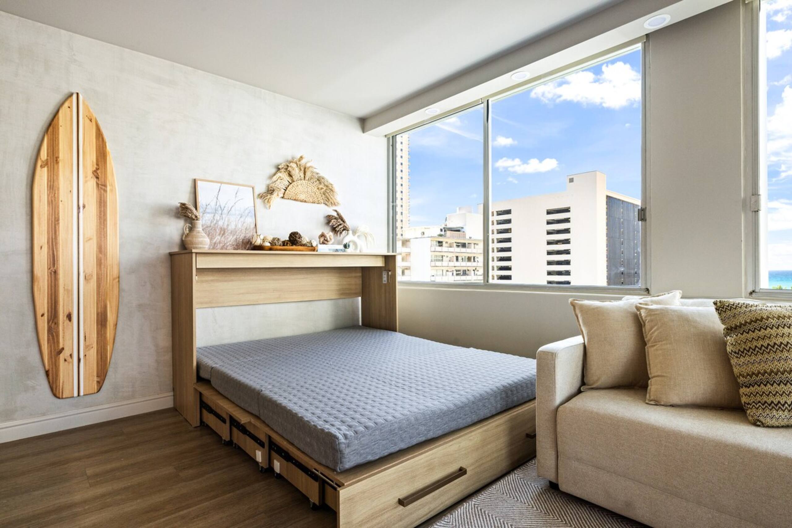 Waikiki Ocean View Retreat – Close to the Beach - Photo 12