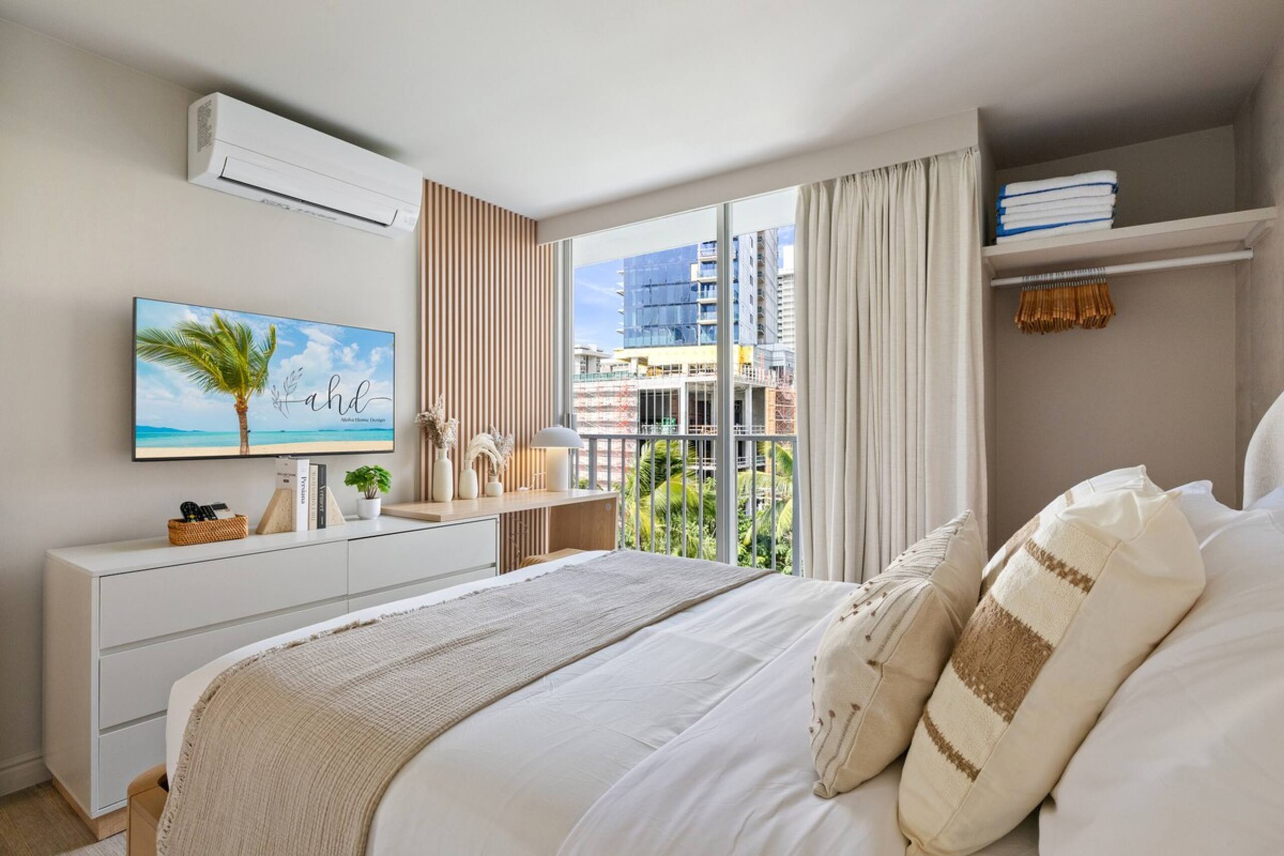 Waikiki Ocean View Retreat – Close to the Beach - Photo 30