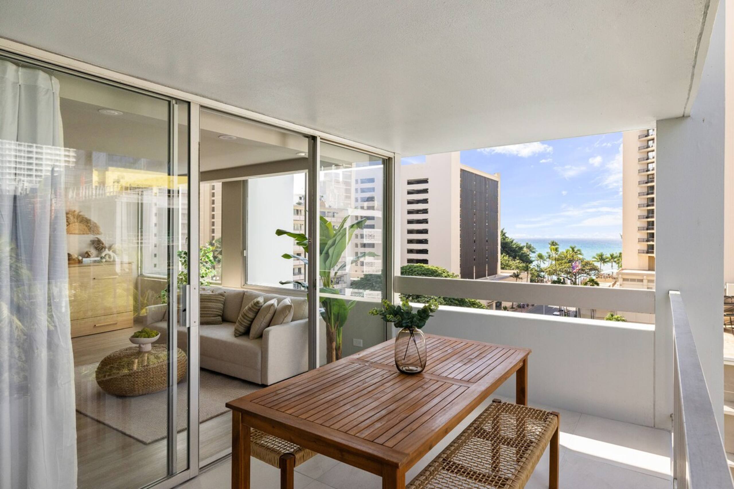 Waikiki Ocean View Retreat – Close to the Beach - Photo 42