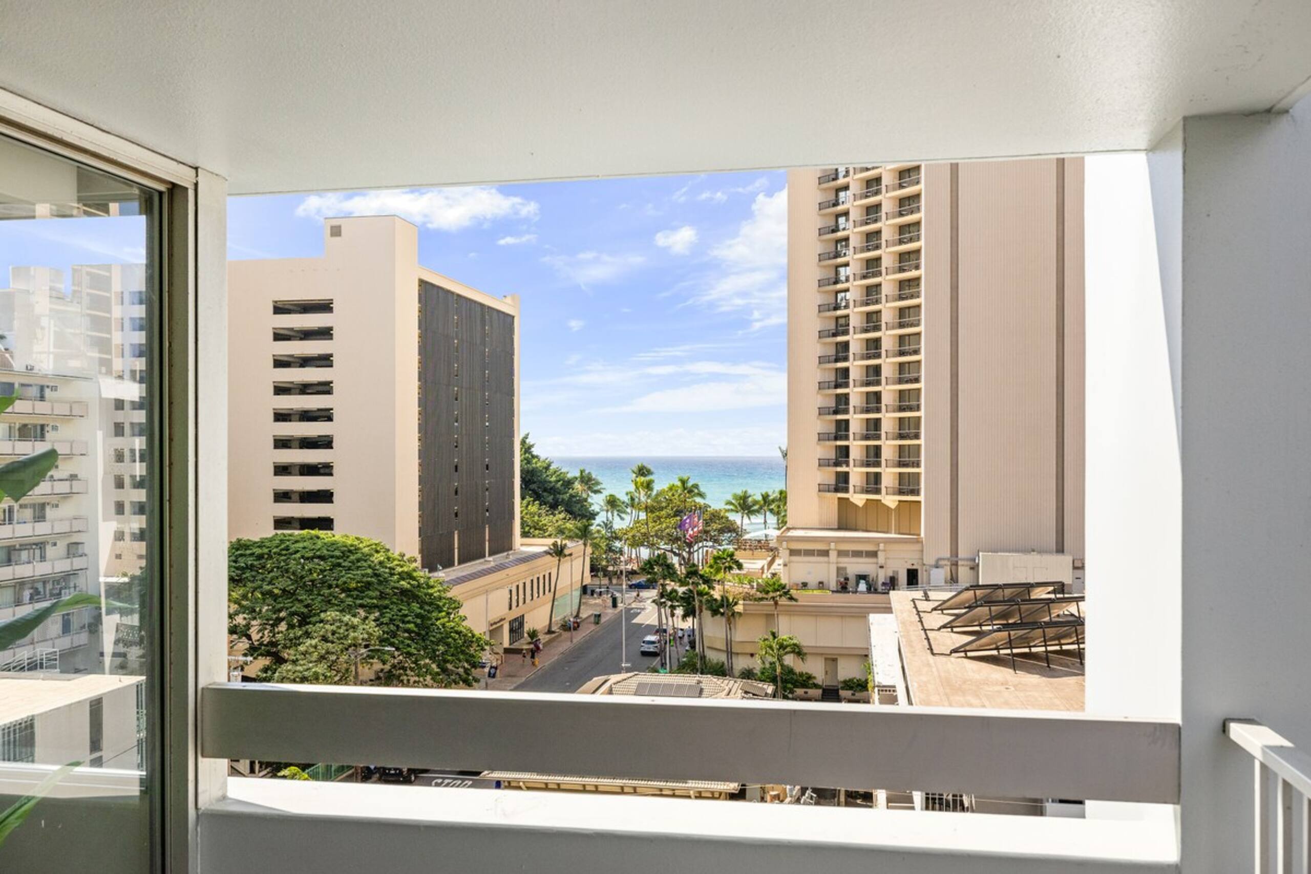 Waikiki Ocean View Retreat – Close to the Beach - Photo 43
