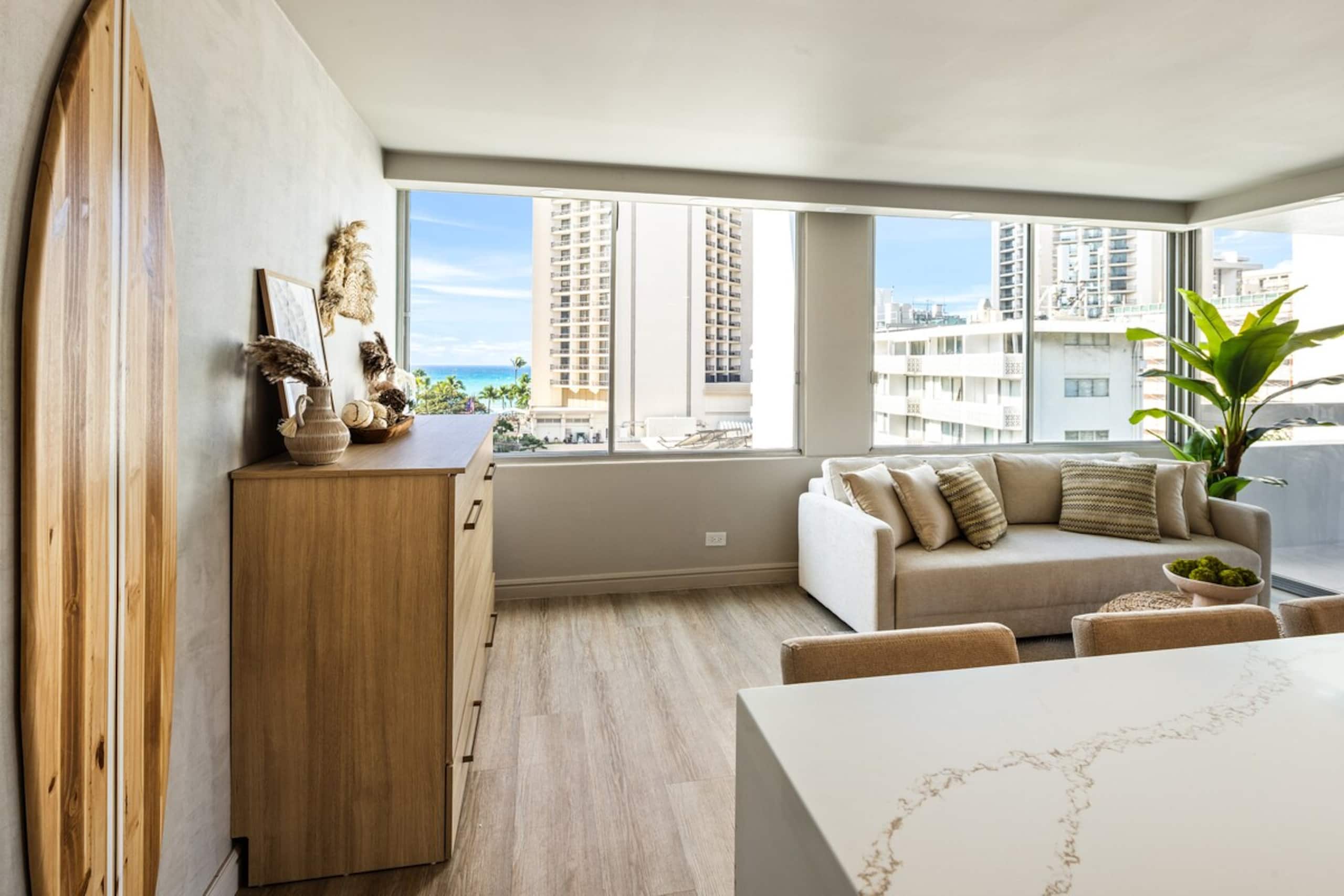 Waikiki Ocean View Retreat – Close to the Beach - Photo 9