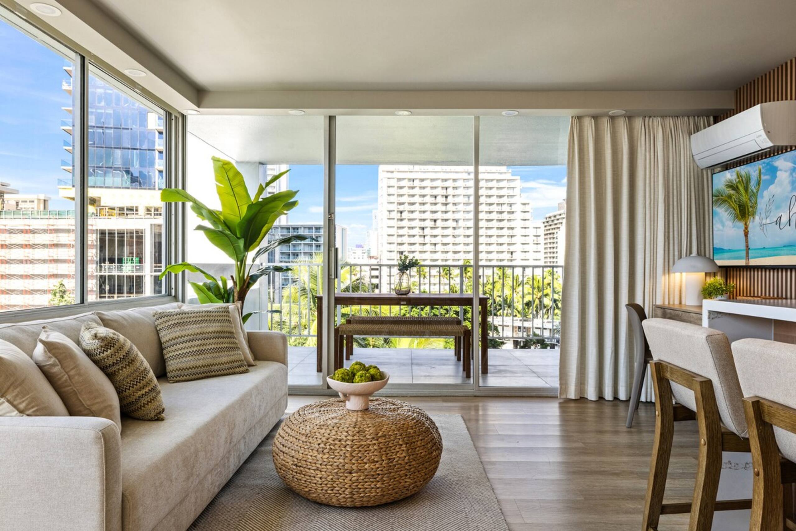 Waikiki Ocean View Retreat – Close to the Beach - Main photo