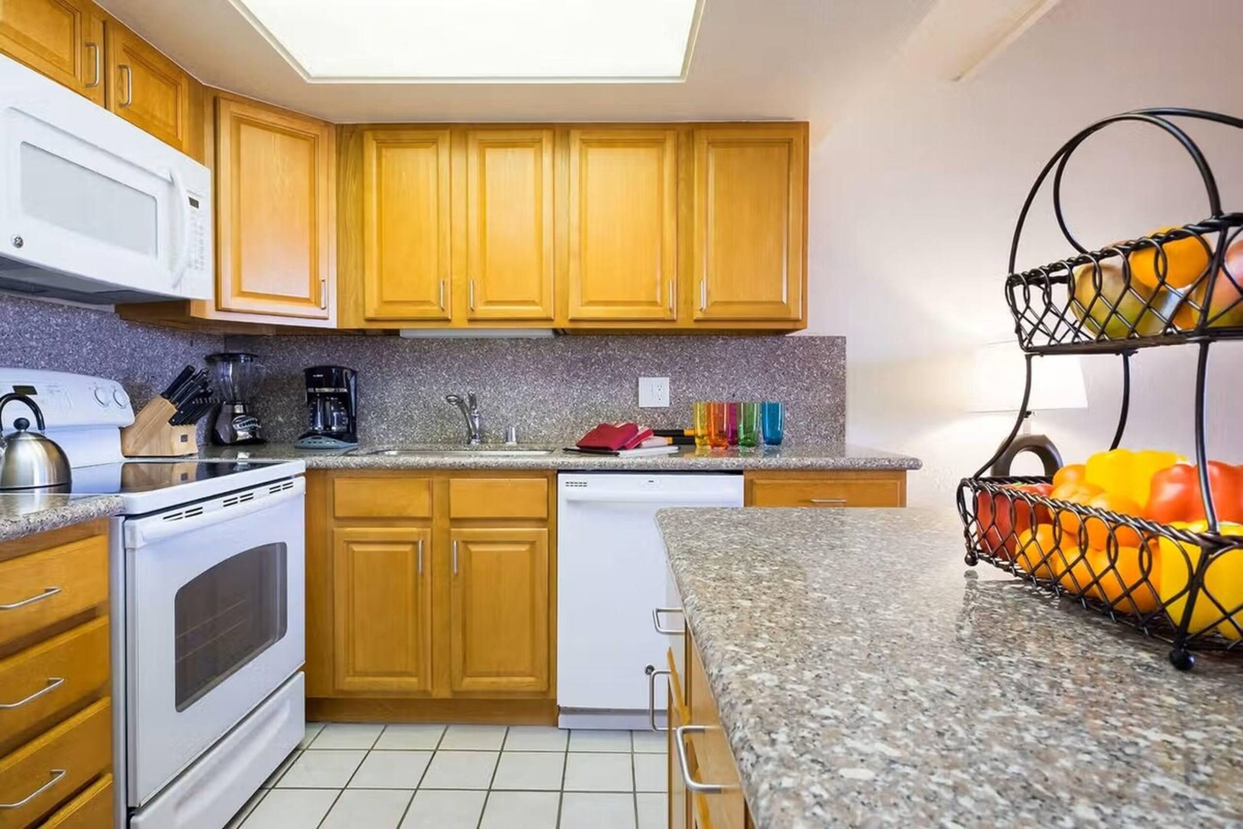 Spacious 2BR Condo w/ Balcony by Kihei Beach - Photo 15