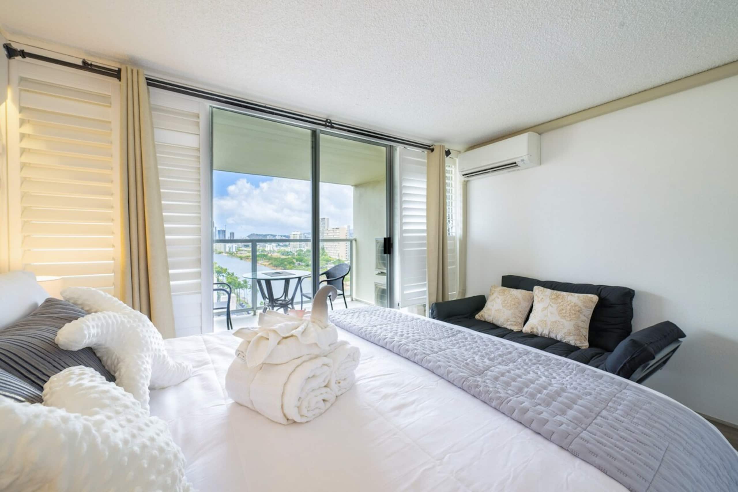 Waikiki Luxury 1B1B Pool&Water&Mt. Views& Beach - Photo 43