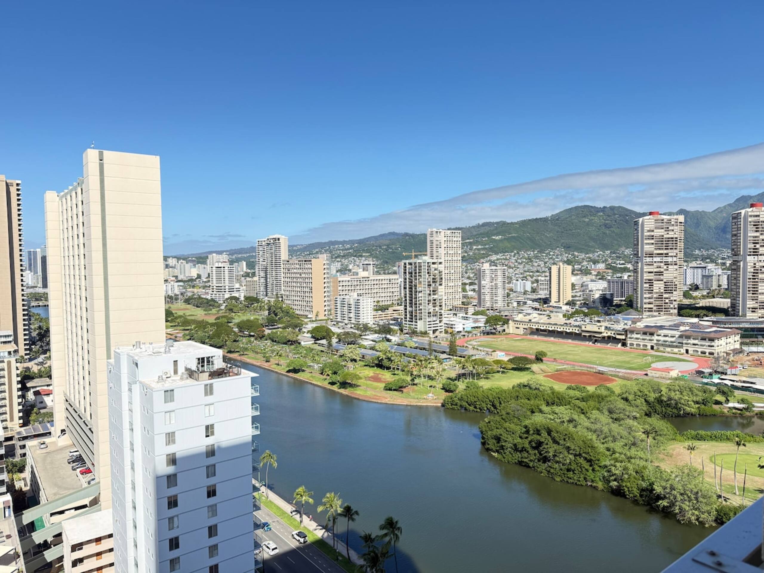 Near Waikiki beach Studio w/ Large Balcony - Photo 33