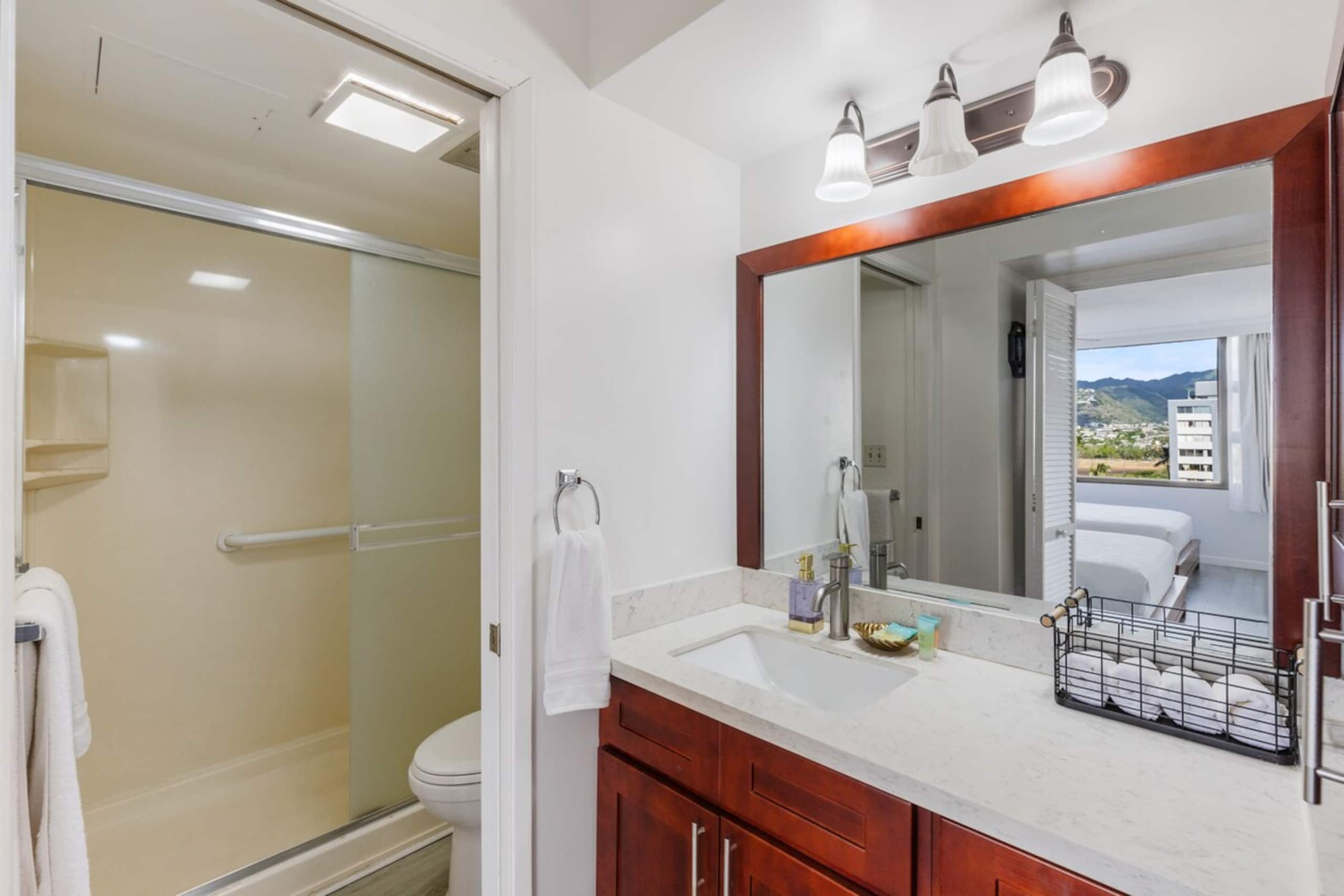 Waikiki 1 BR Condo w/Parking, 1 Block to Beach - Photo 10