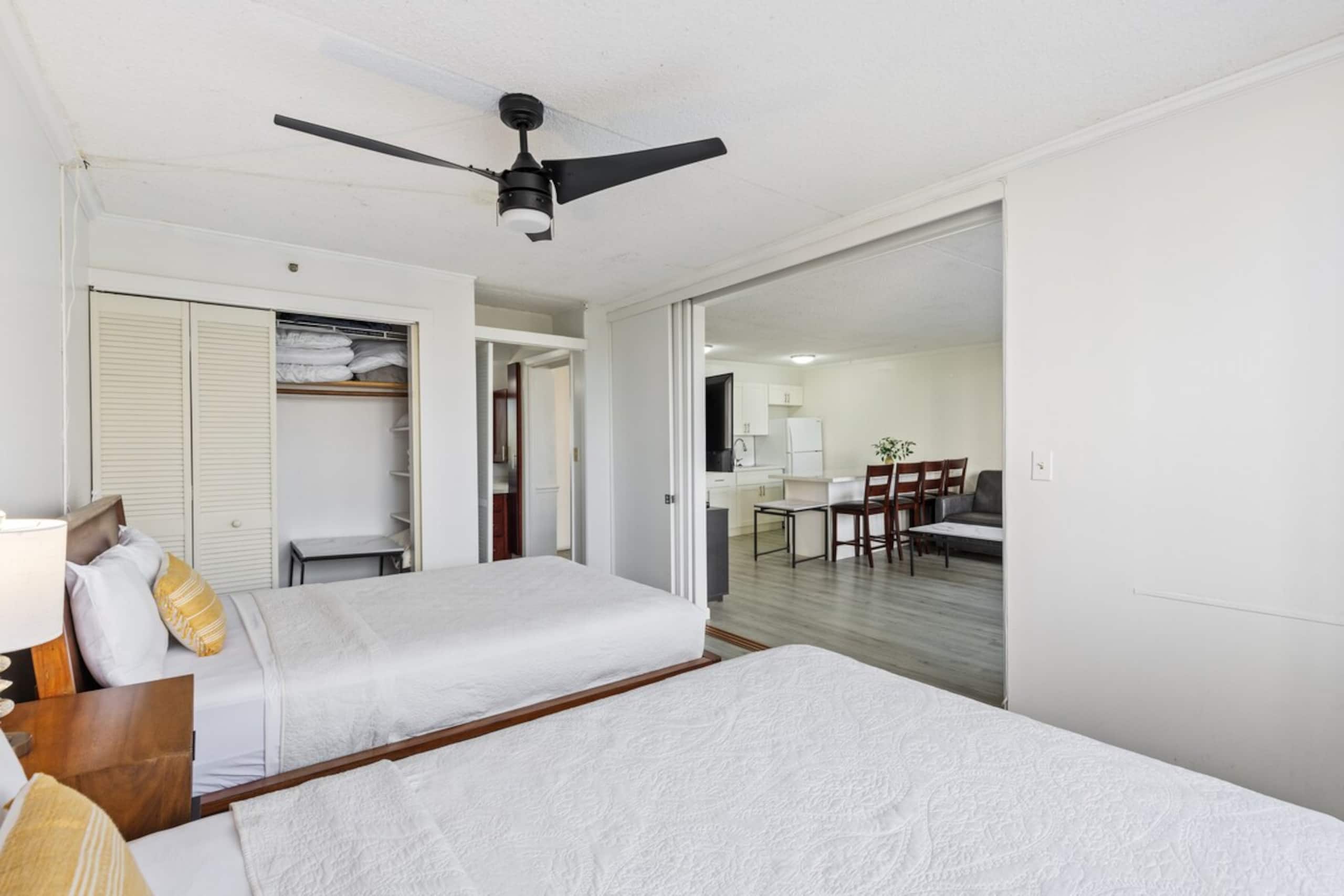 Waikiki 1 BR Condo w/Parking, 1 Block to Beach - Photo 9