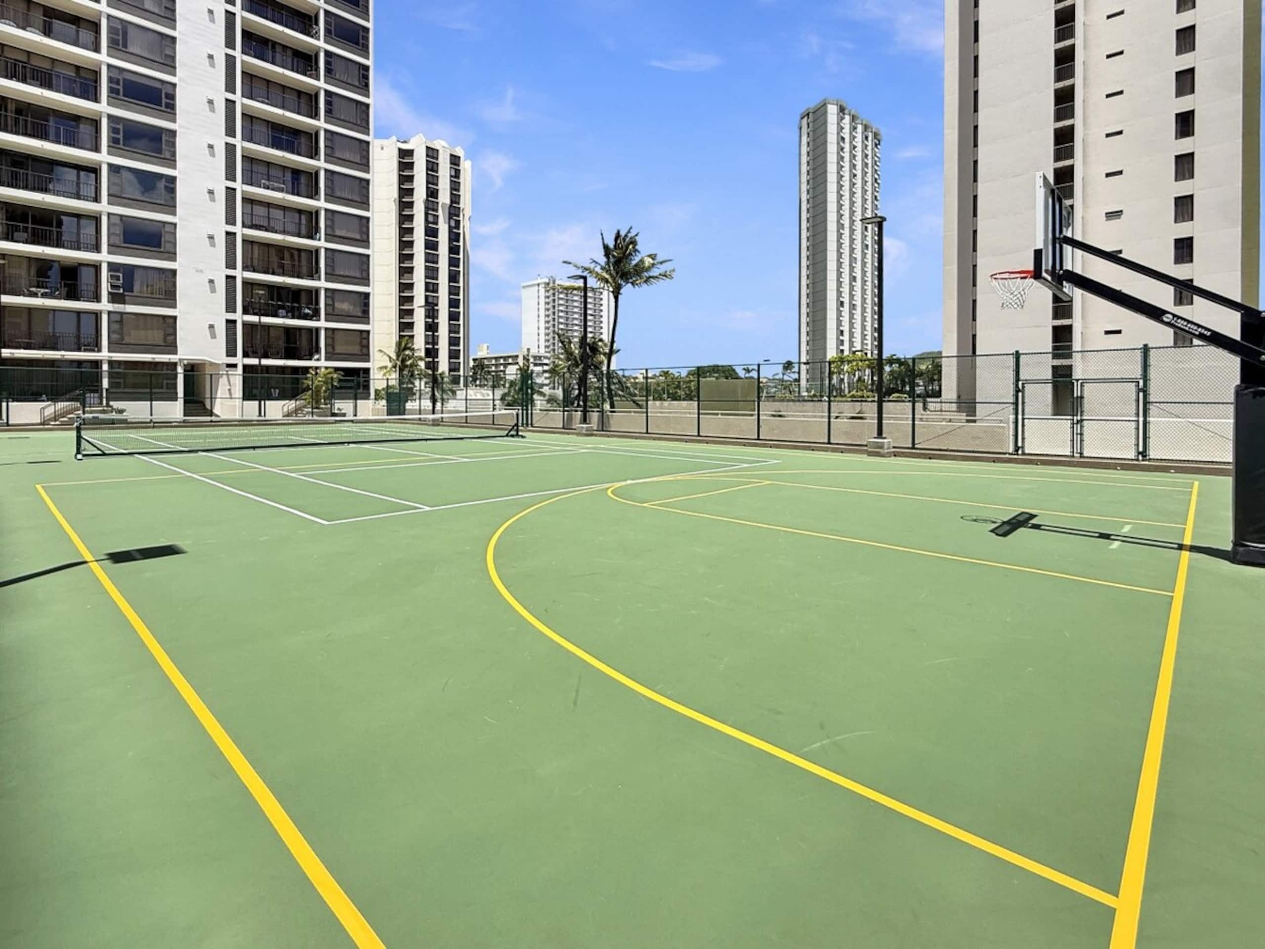 Waikiki 1 BR Condo w/Parking, 1 Block to Beach - Photo 25