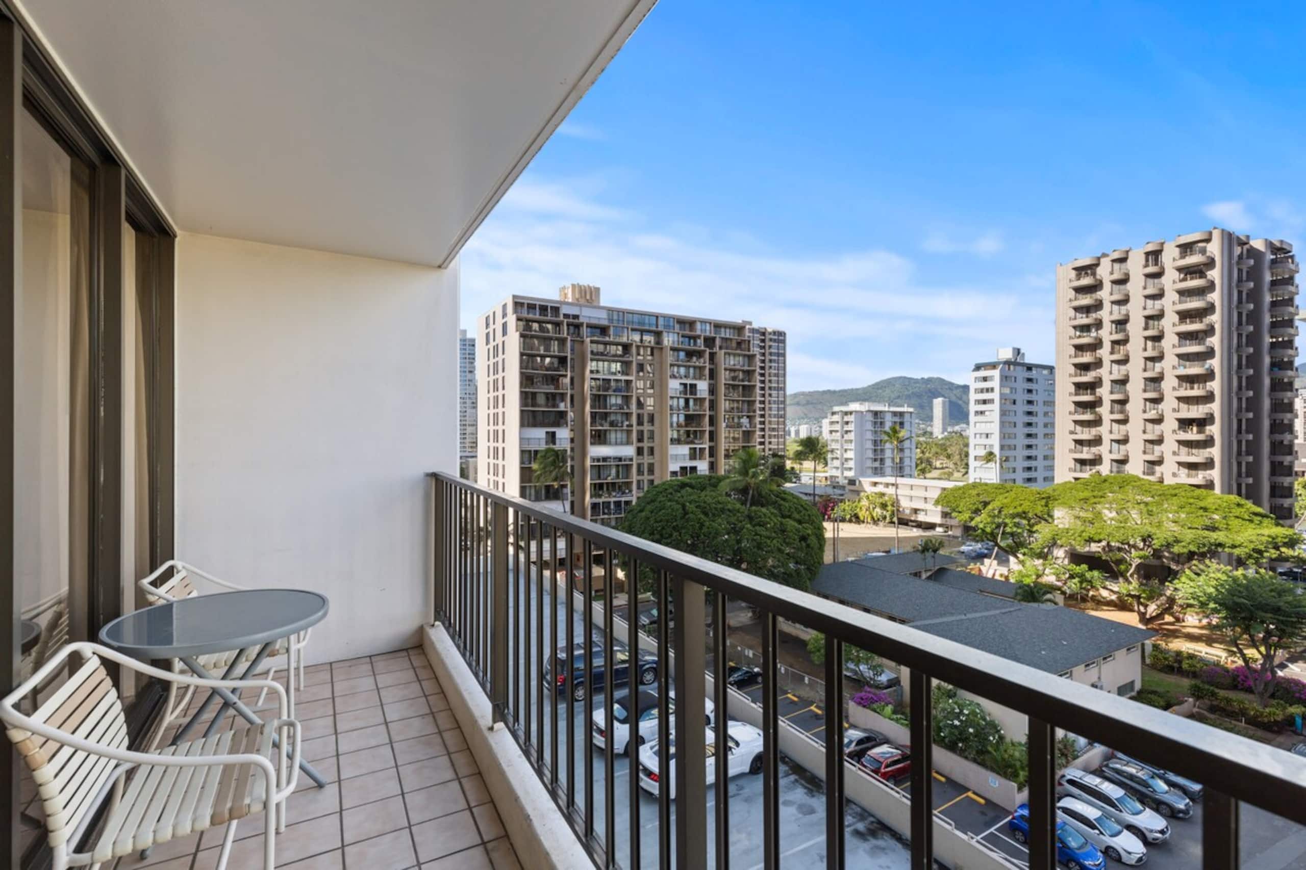 Waikiki 1 BR Condo w/Parking, 1 Block to Beach - Photo 13