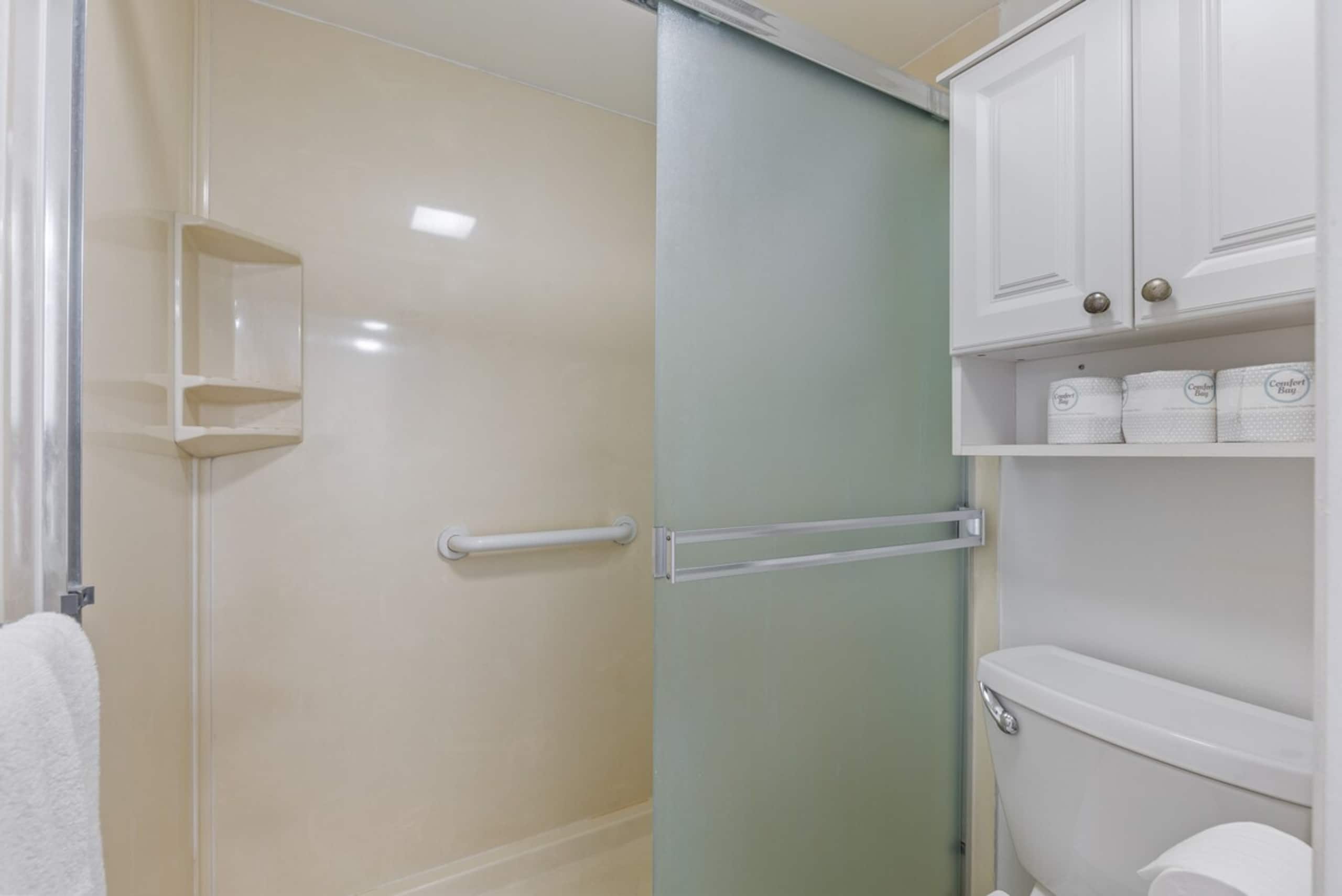 Waikiki 1 BR Condo w/Parking, 1 Block to Beach - Photo 11