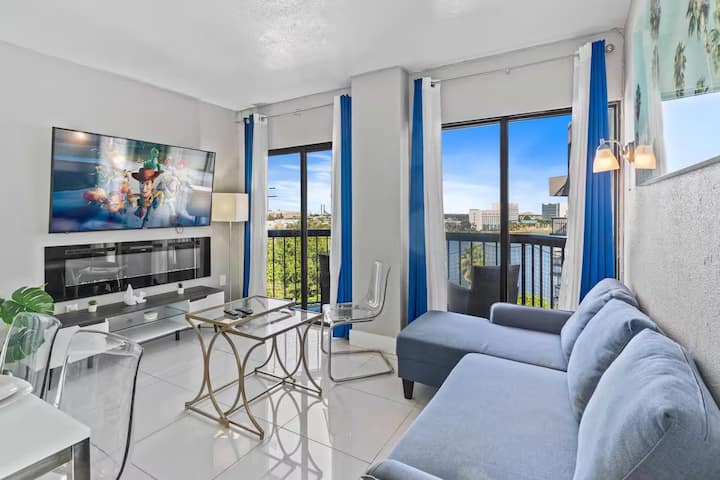 Modern 2-bedroom Enclave Condo Retreat - Orlando