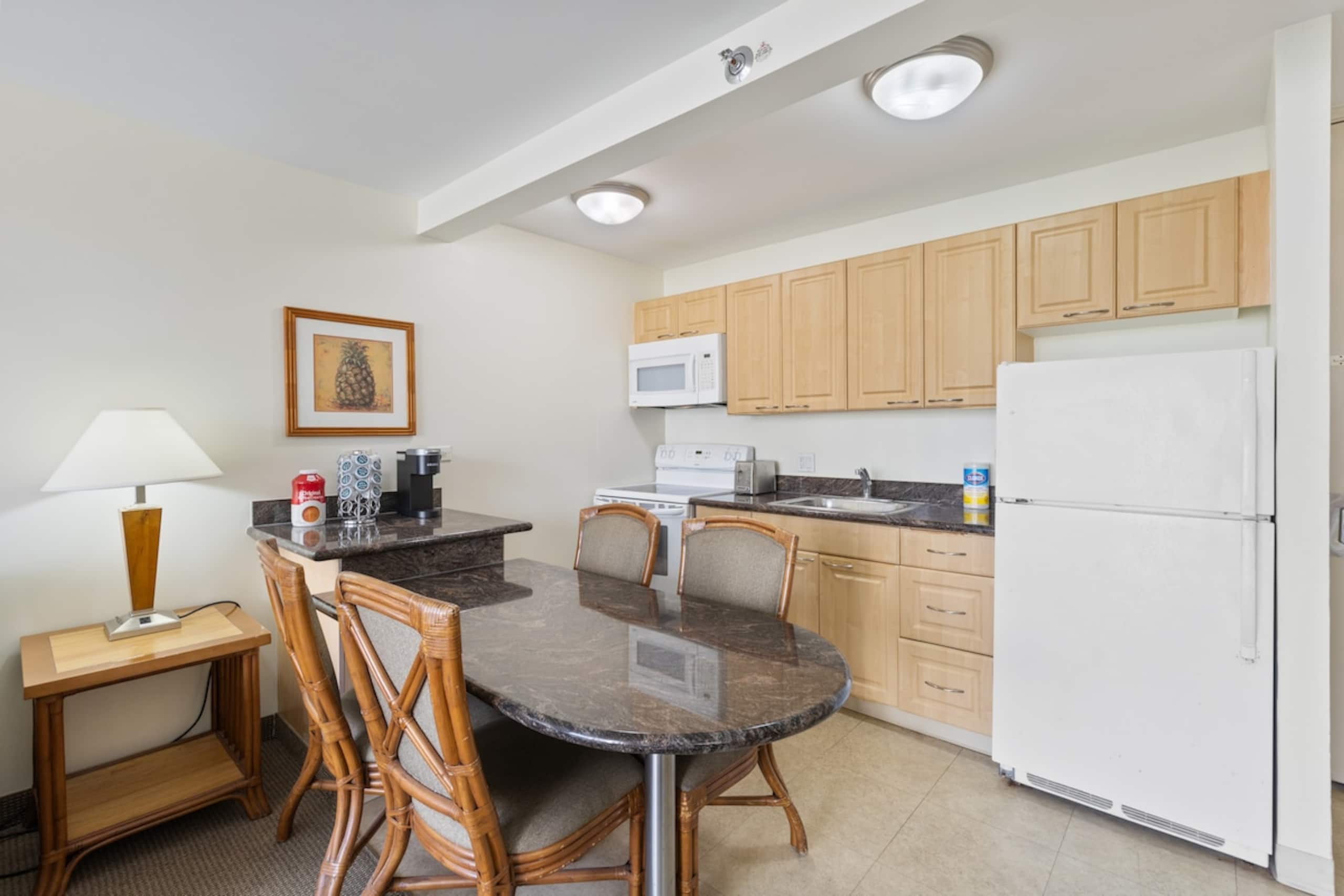Waikiki Condo- Pool & Gym, Free Parking -Sleeps 6 - Photo 6