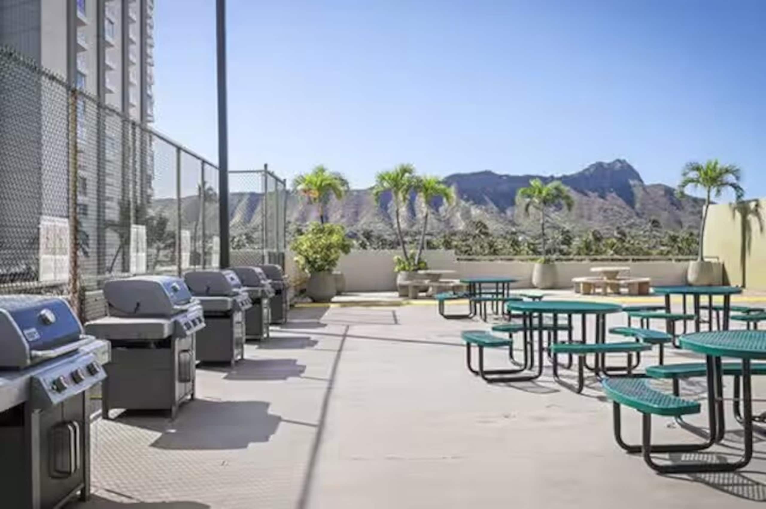 Waikiki Condo- Pool & Gym, Free Parking -Sleeps 6 - Photo 21