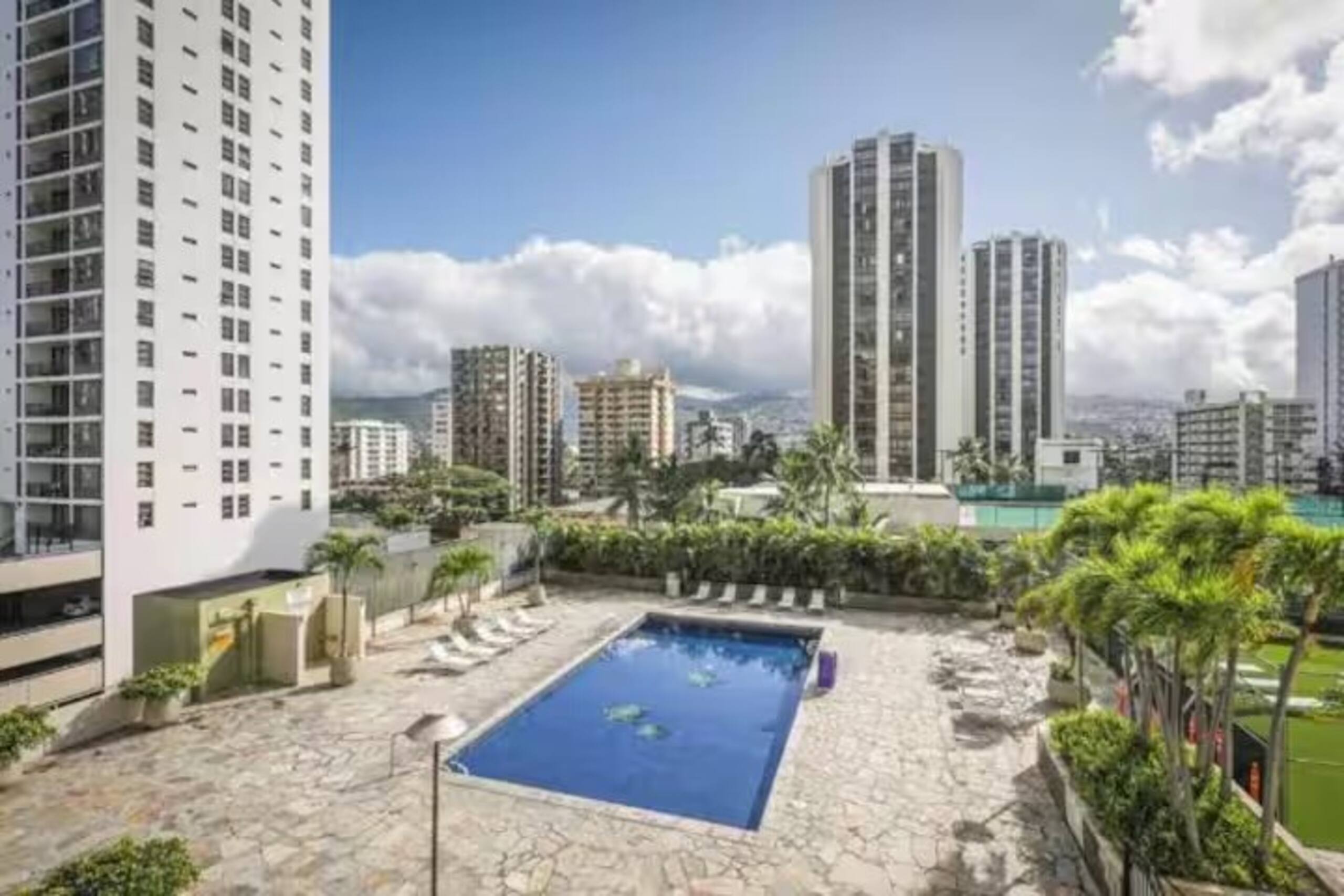 Waikiki Condo- Pool & Gym, Free Parking -Sleeps 6 - Photo 19