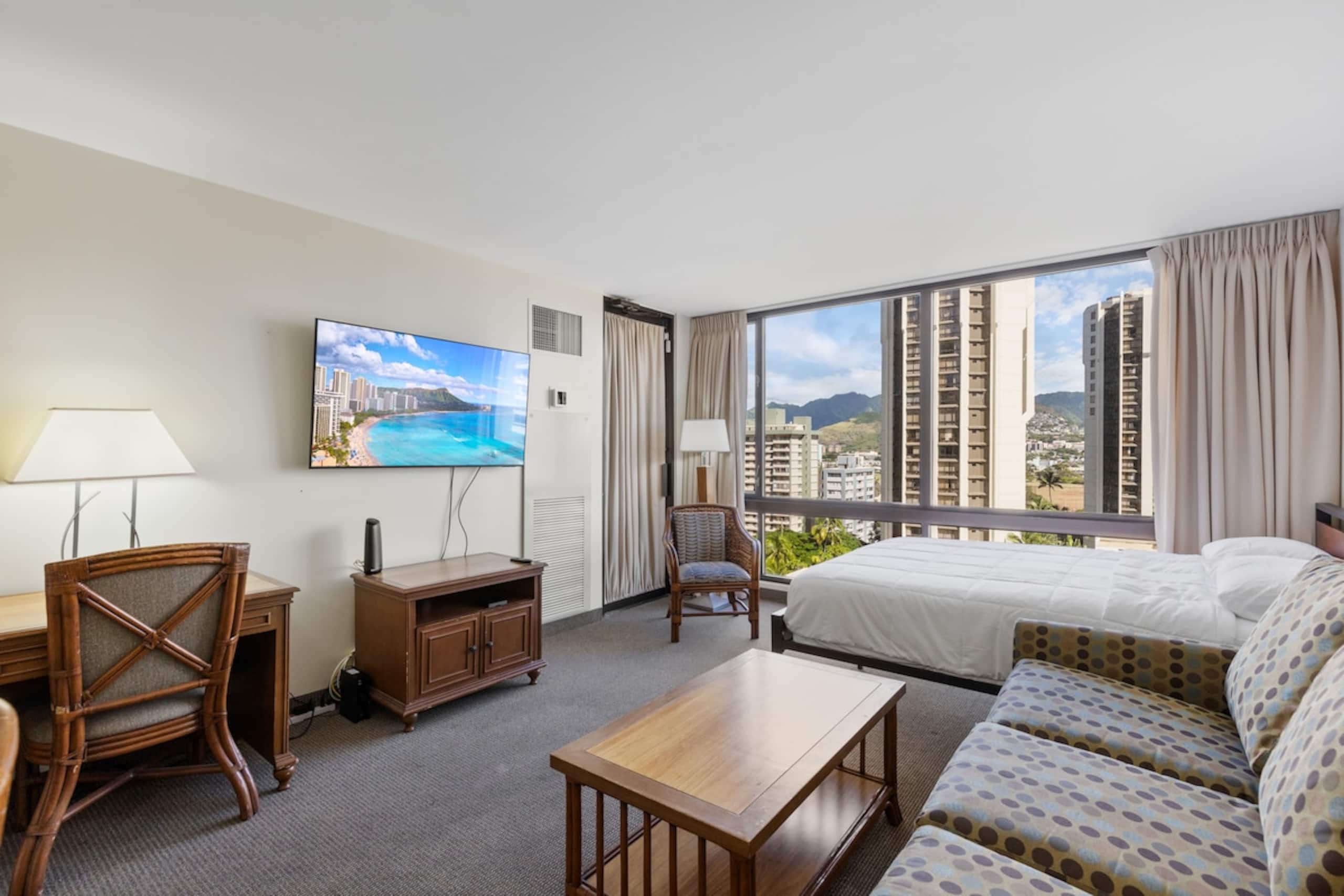 Waikiki Condo- Pool & Gym, Free Parking -Sleeps 6 - Photo 2
