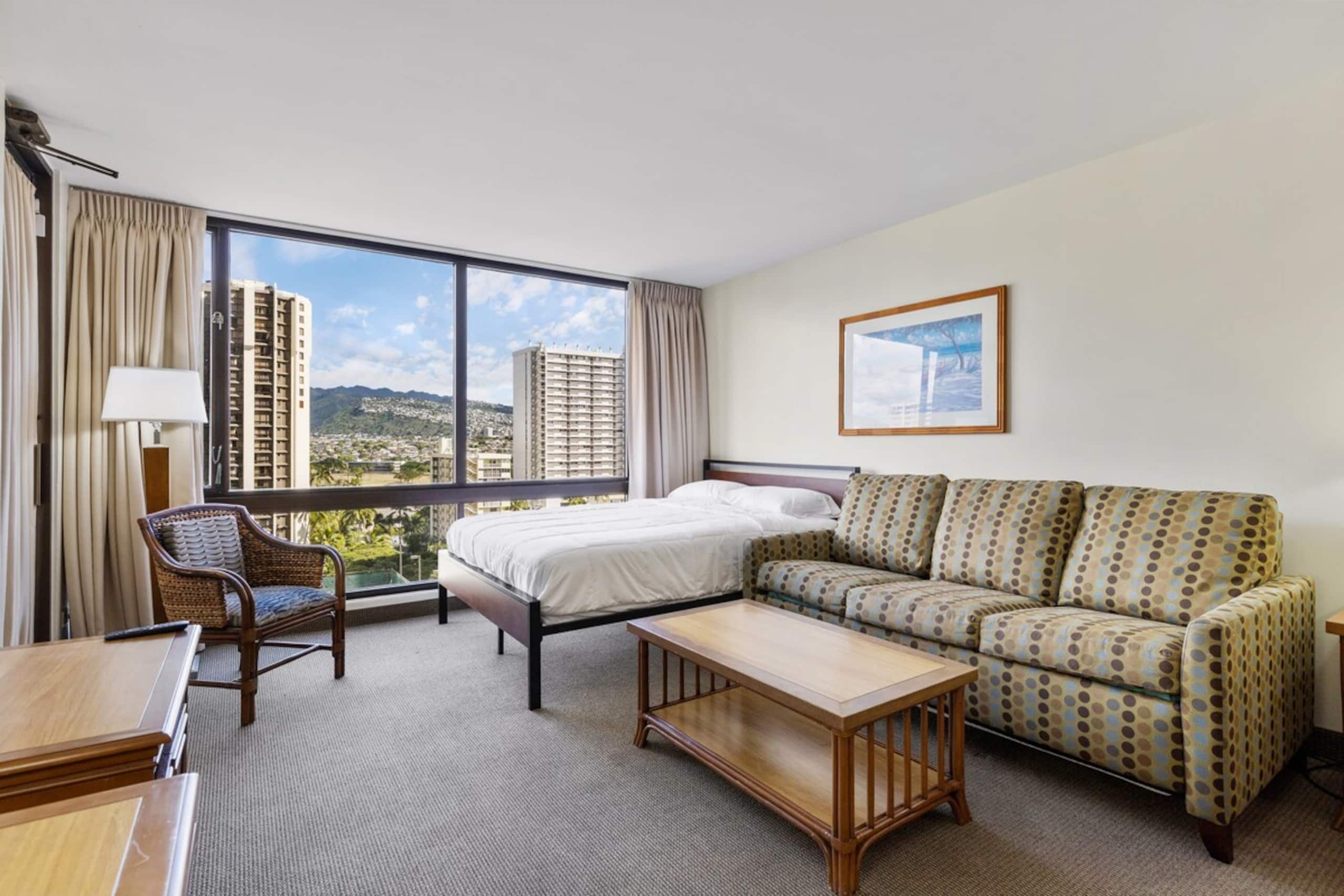 Waikiki Condo- Pool & Gym, Free Parking -Sleeps 6 - Main photo