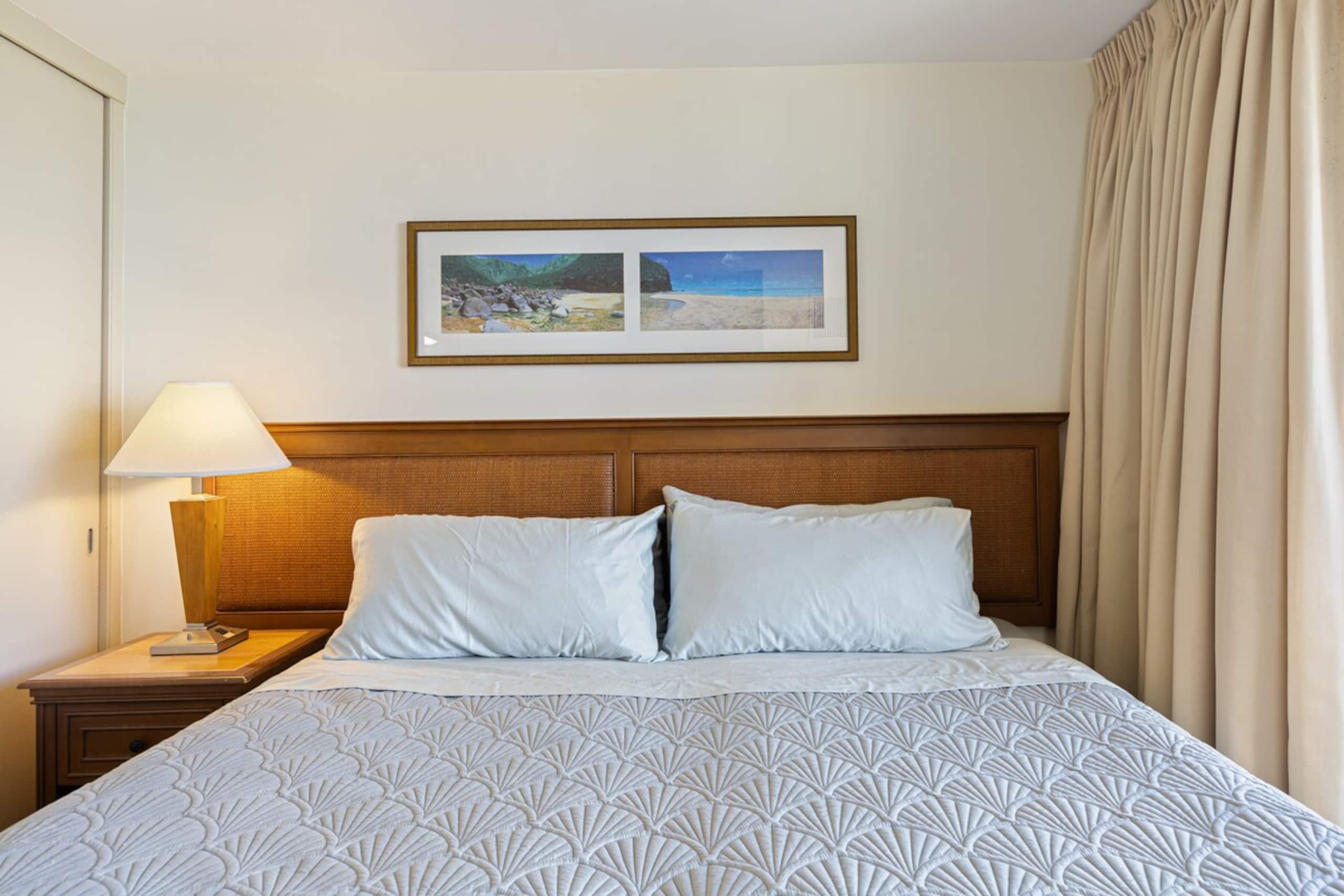 Waikiki Condo- Pool & Gym, Free Parking -Sleeps 6 - Photo 11