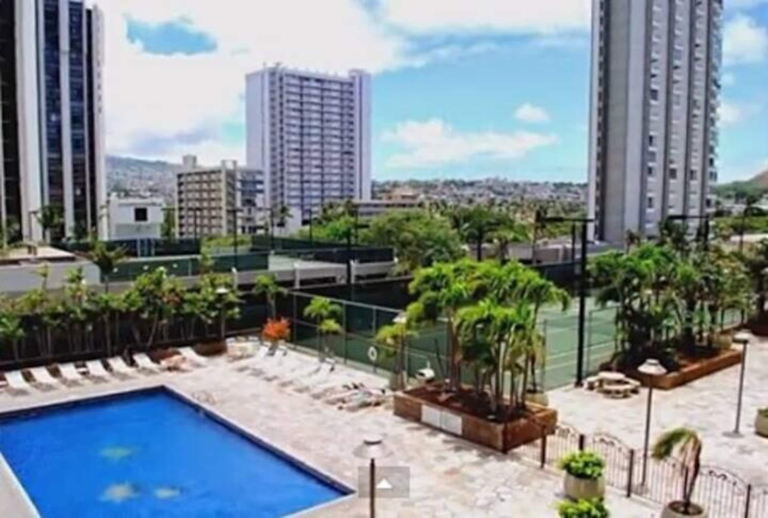 Waikiki Condo- Pool & Gym, Free Parking -Sleeps 6 - Photo 20