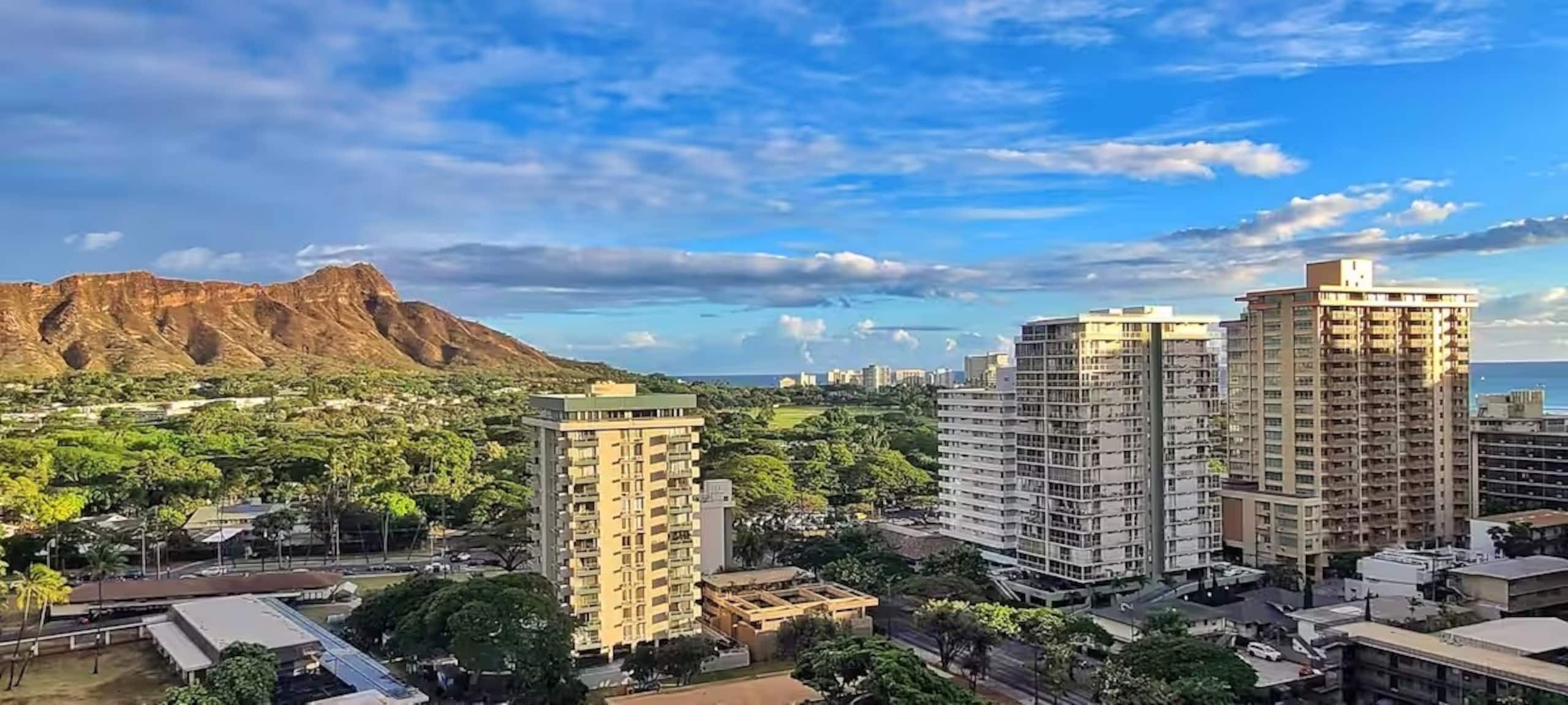 Waikiki Condo- Pool & Gym, Free Parking -Sleeps 6 - Photo 25
