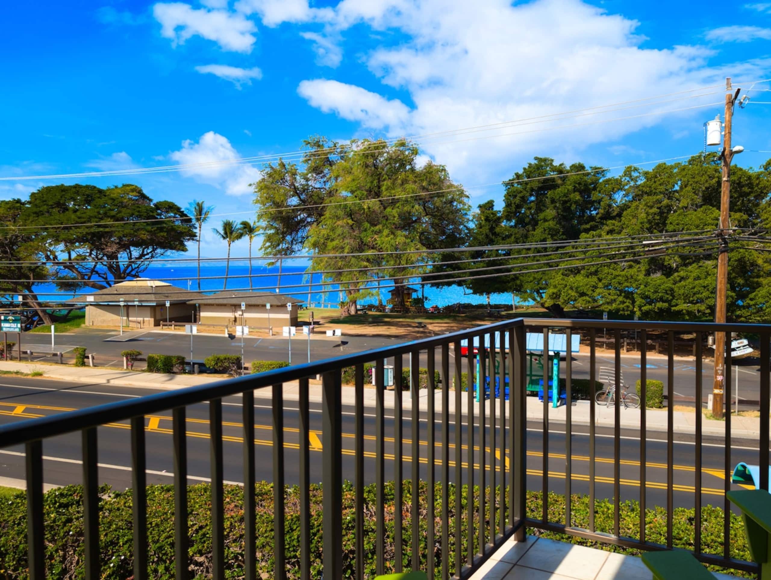 OCEAN FRONT modern 2BR 2BA, king bed, beach, pool! - Photo 13