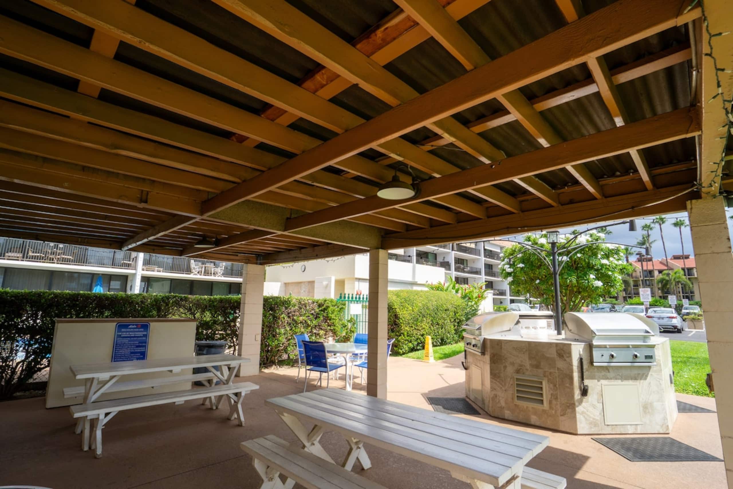 OCEAN FRONT modern 2BR 2BA, king bed, beach, pool! - Photo 23