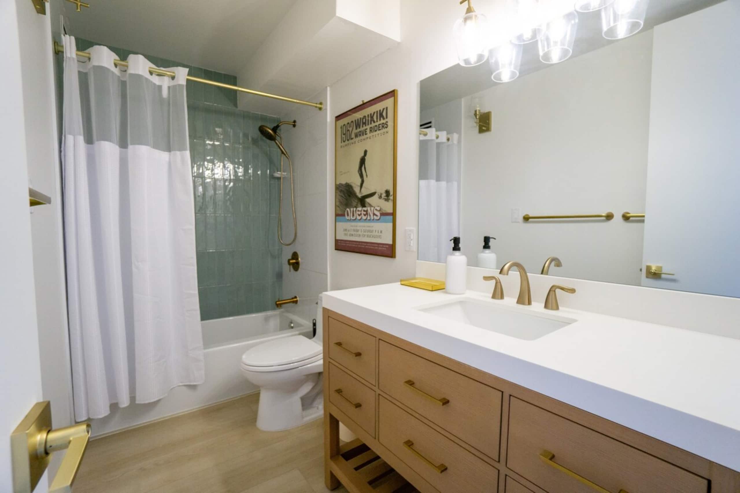 OCEAN FRONT modern 2BR 2BA, king bed, beach, pool! - Photo 10