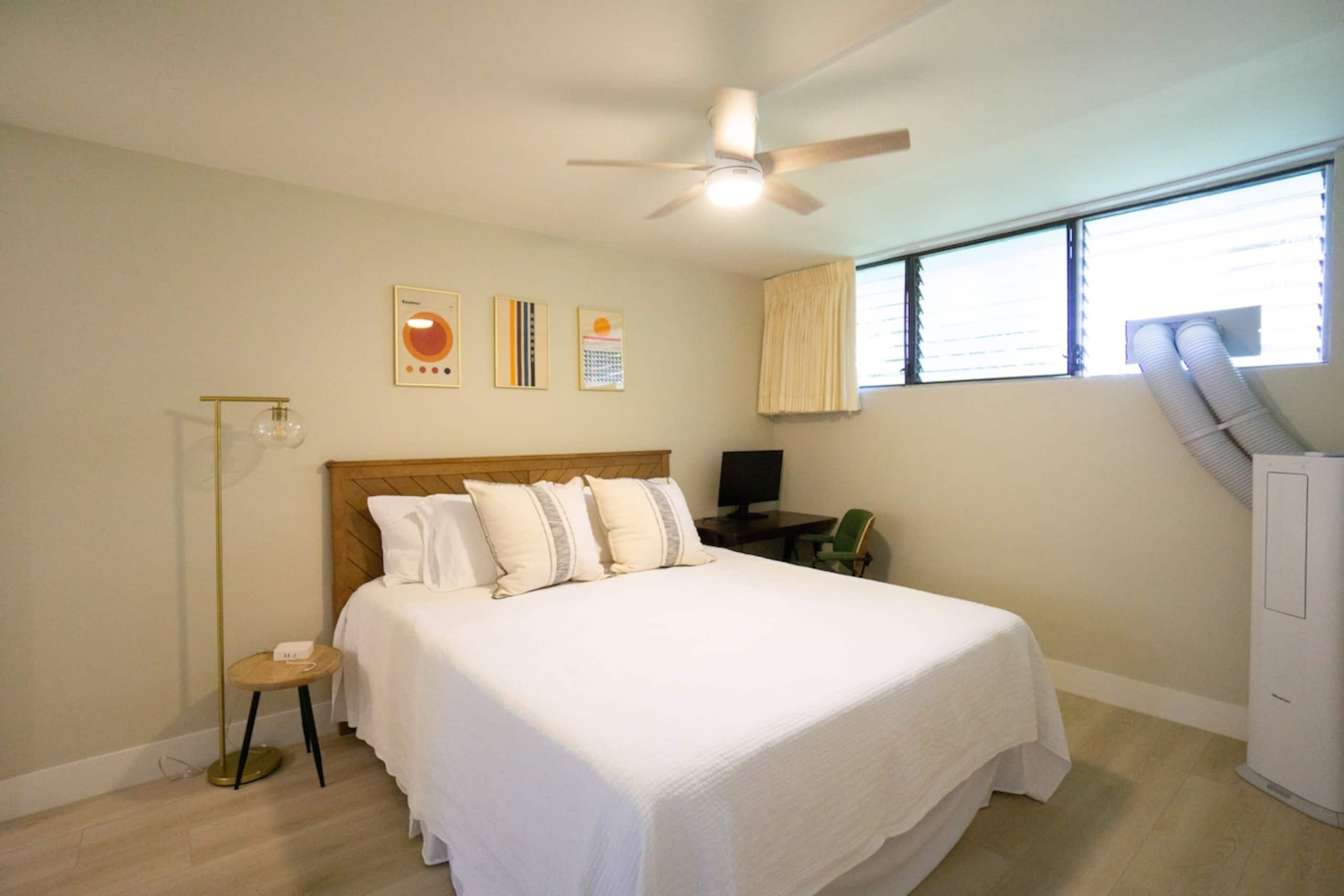 OCEAN FRONT modern 2BR 2BA, king bed, beach, pool! - Photo 2