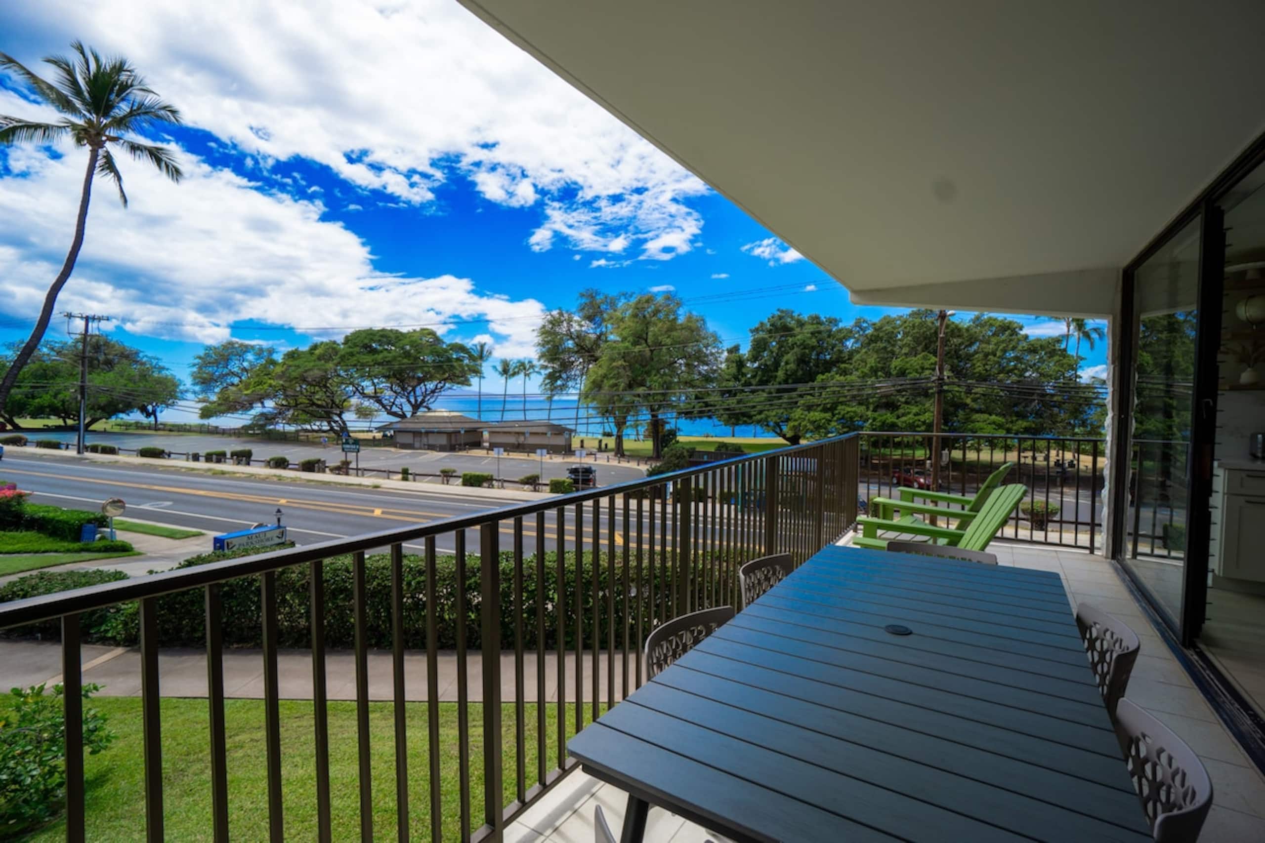 OCEAN FRONT modern 2BR 2BA, king bed, beach, pool! - Photo 15