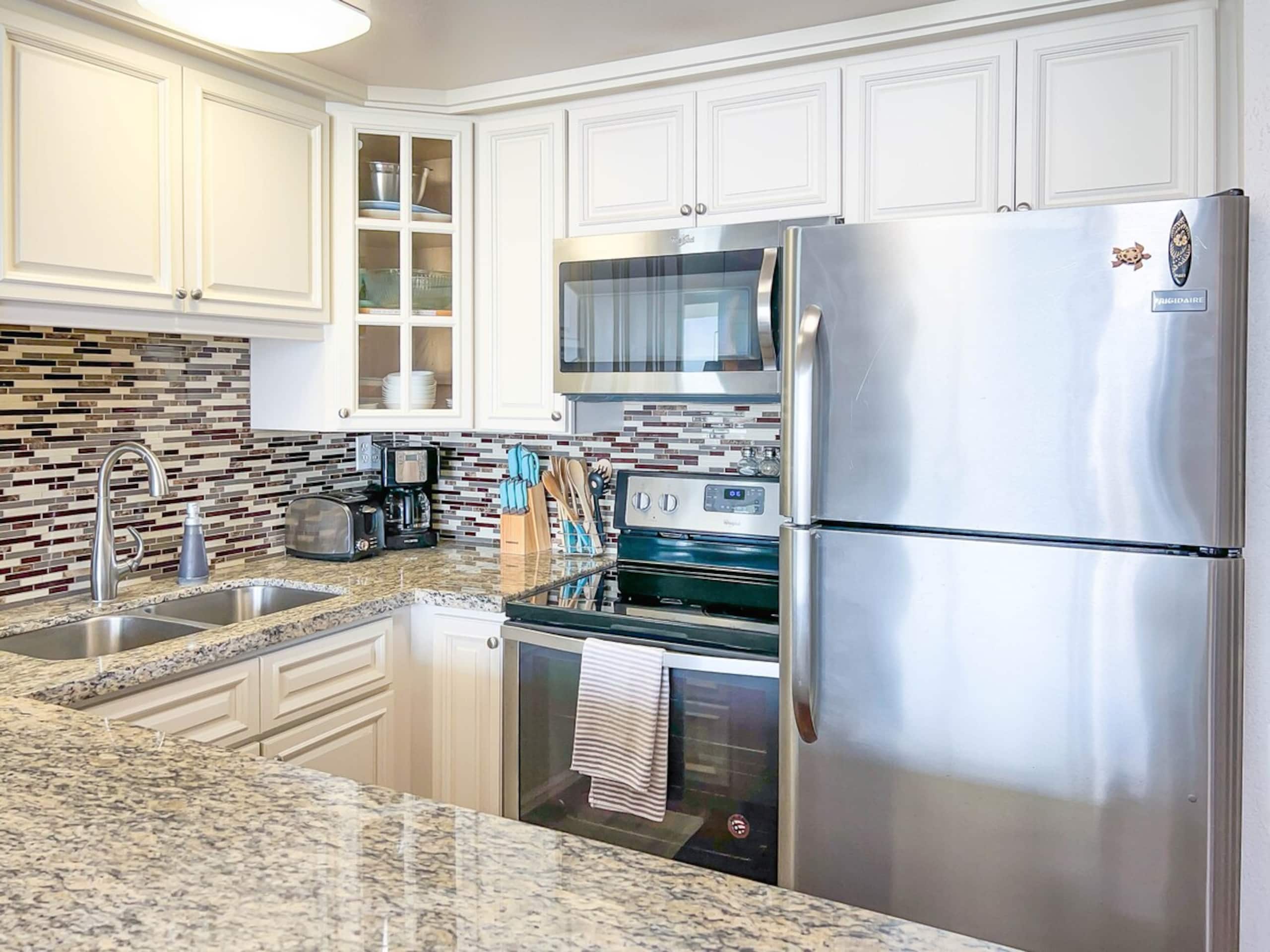 Beachfront condo w/ ocean views and pool - Photo 21