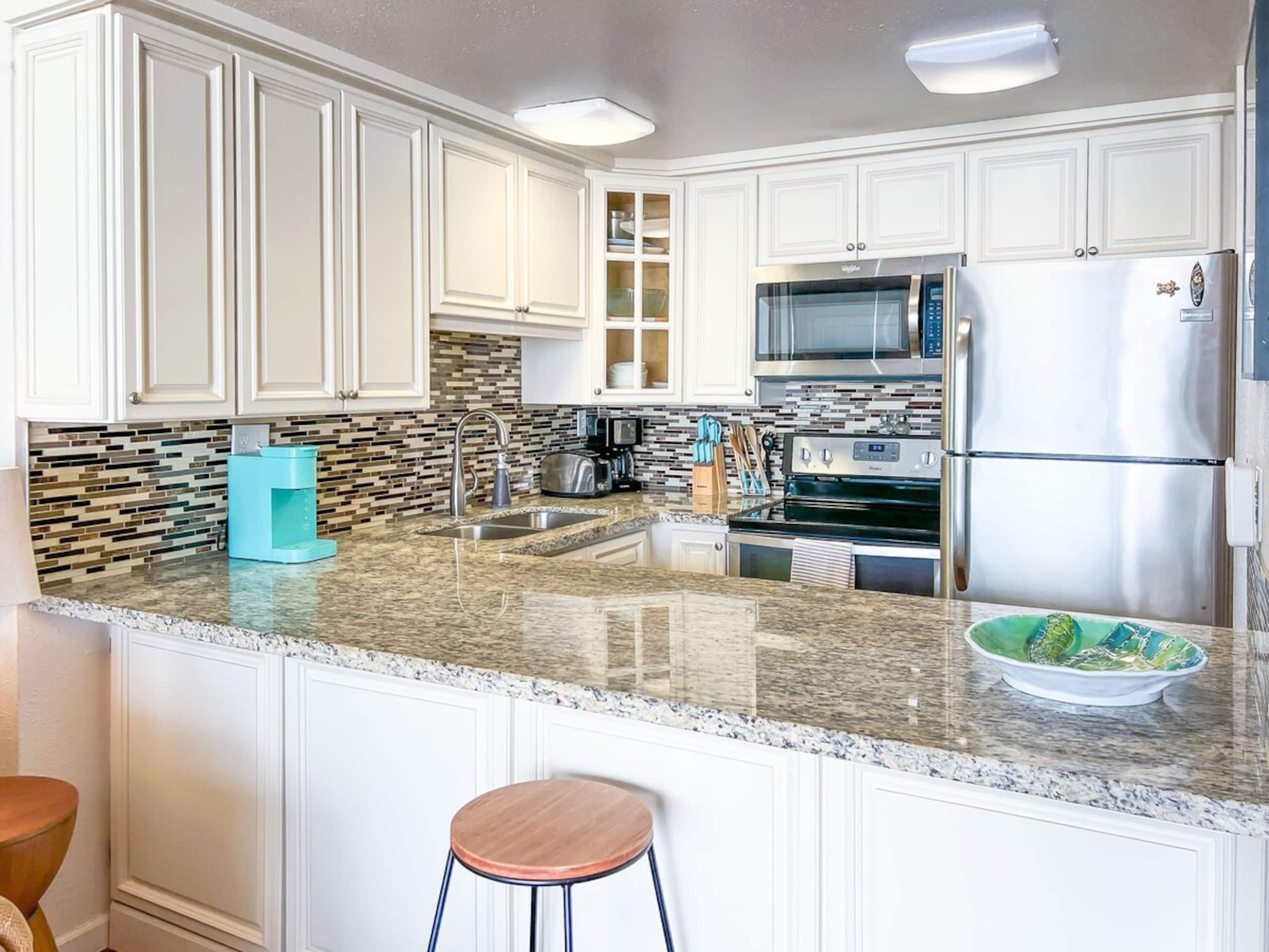 Beachfront condo w/ ocean views and pool - Photo 19