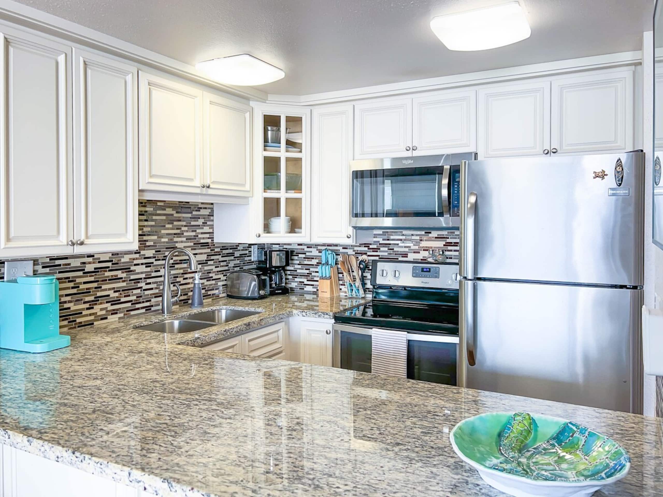 Beachfront condo w/ ocean views and pool - Photo 20