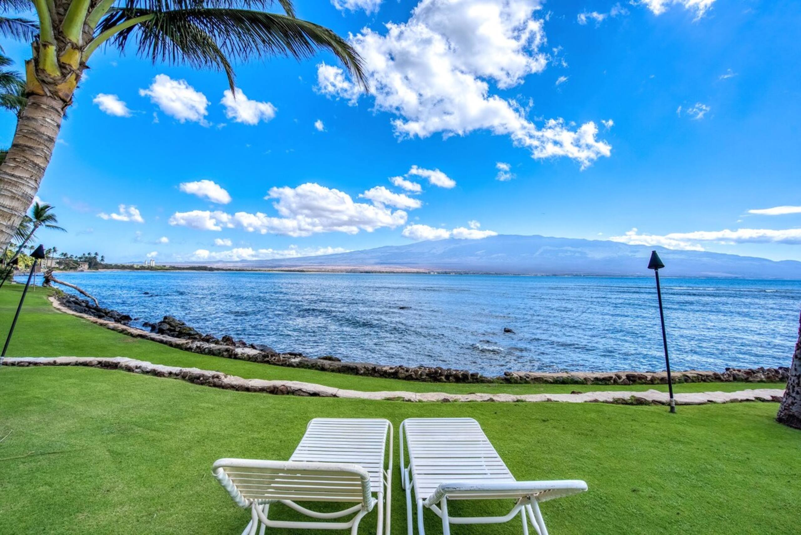 Beachfront condo w/ ocean views and pool - Photo 35