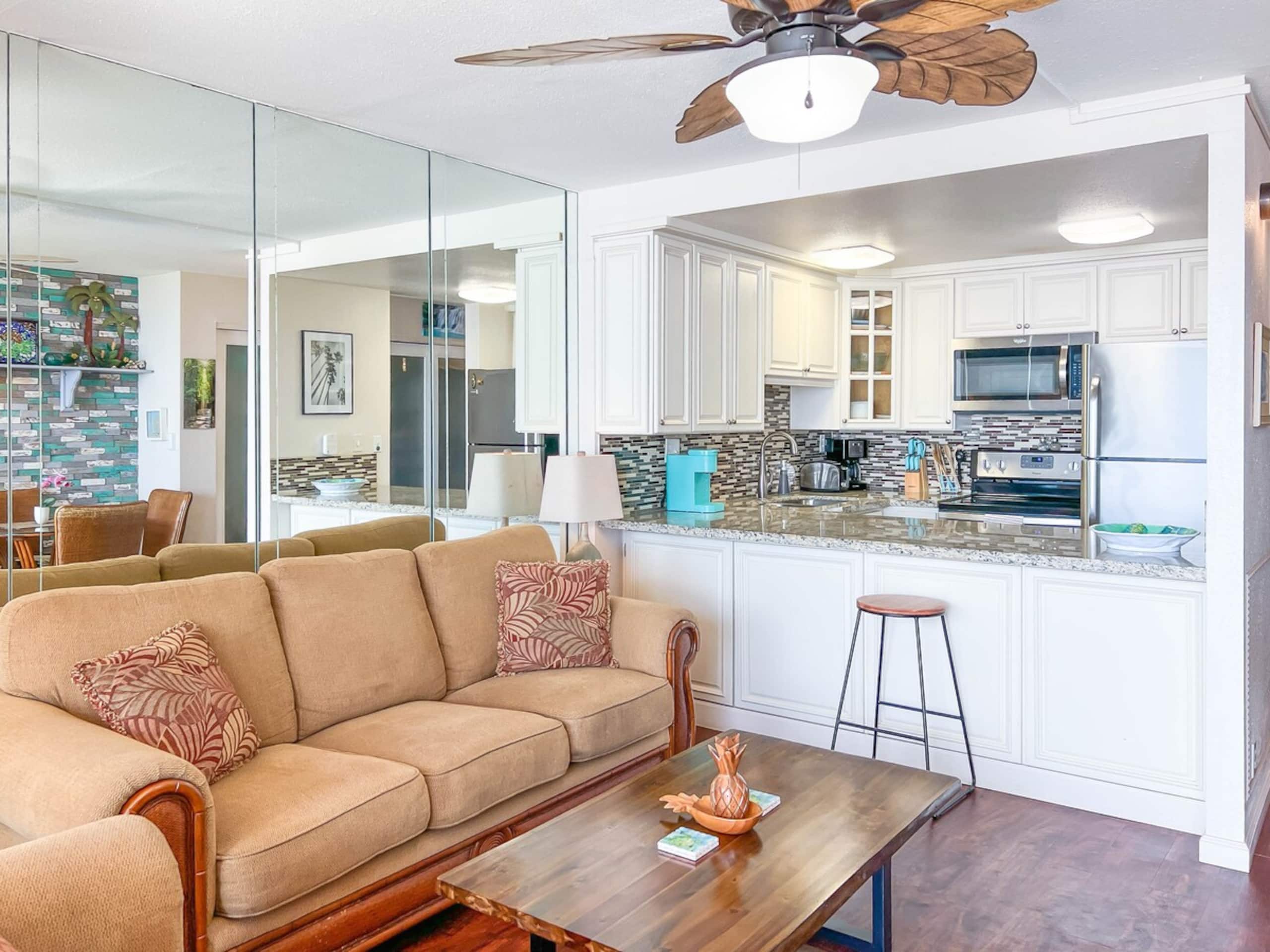 Beachfront condo w/ ocean views and pool - Photo 18