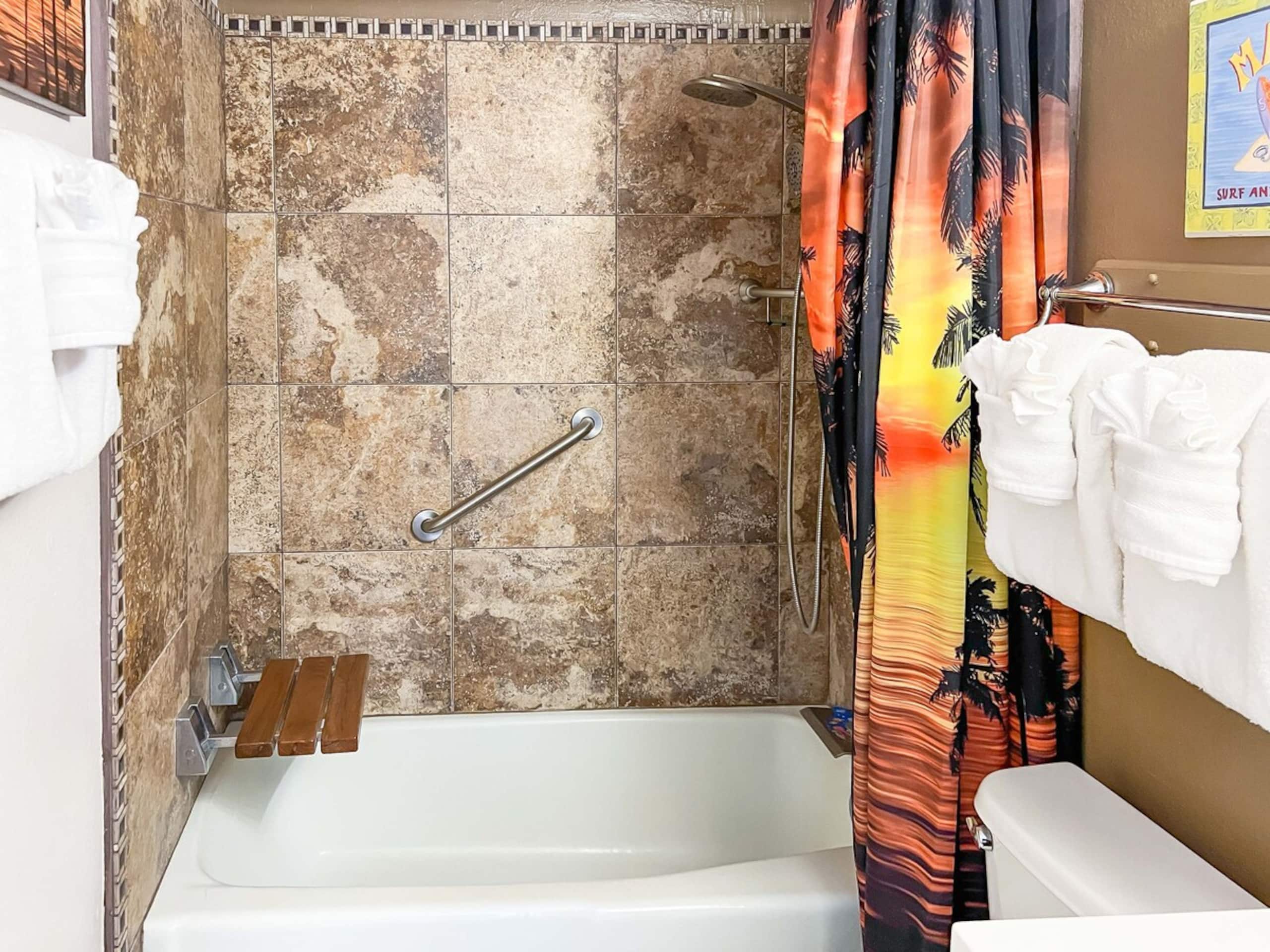 Beachfront condo w/ ocean views and pool - Photo 26