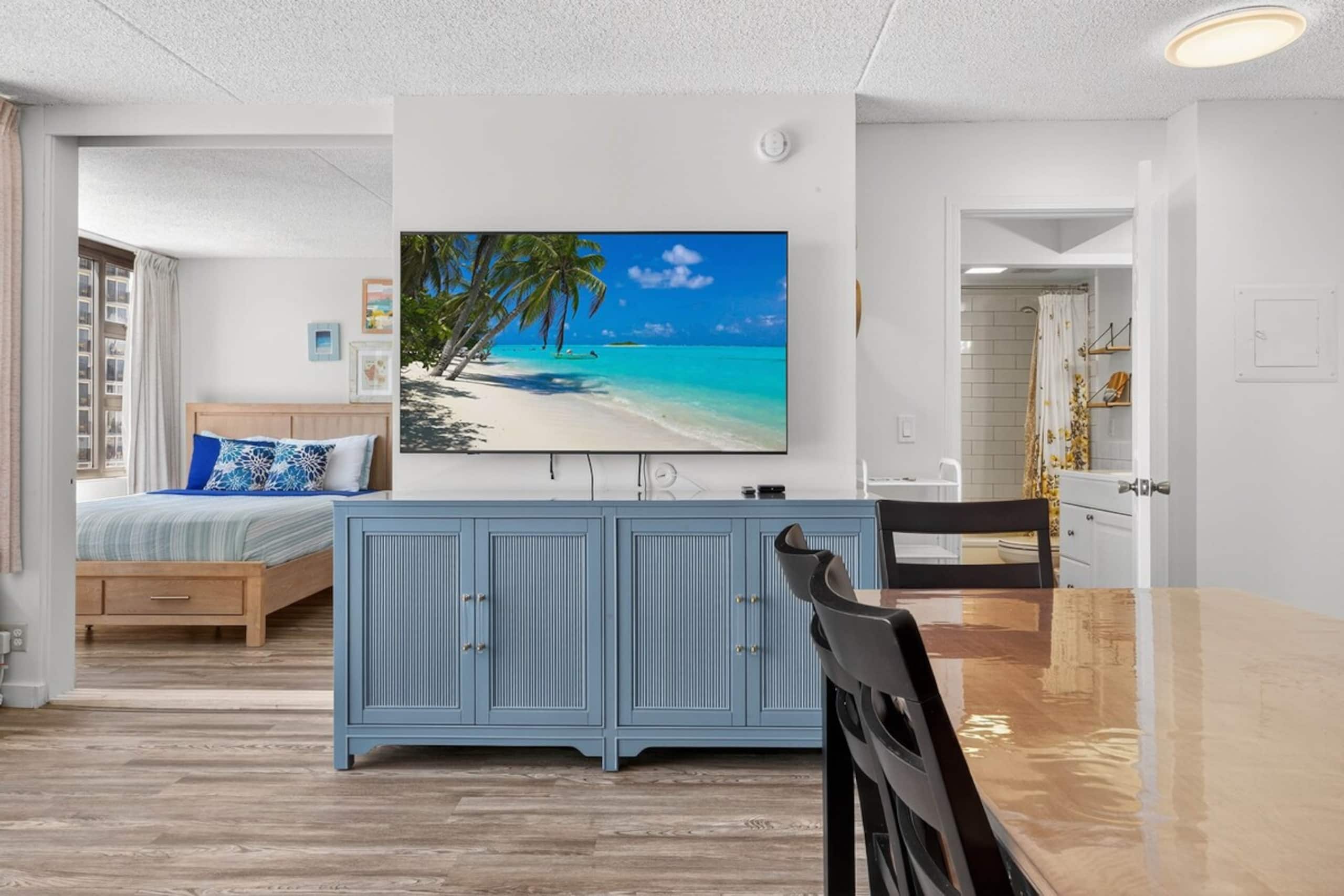 Brand New Waikiki Ocean View Condo w/Free Parking - Photo 3
