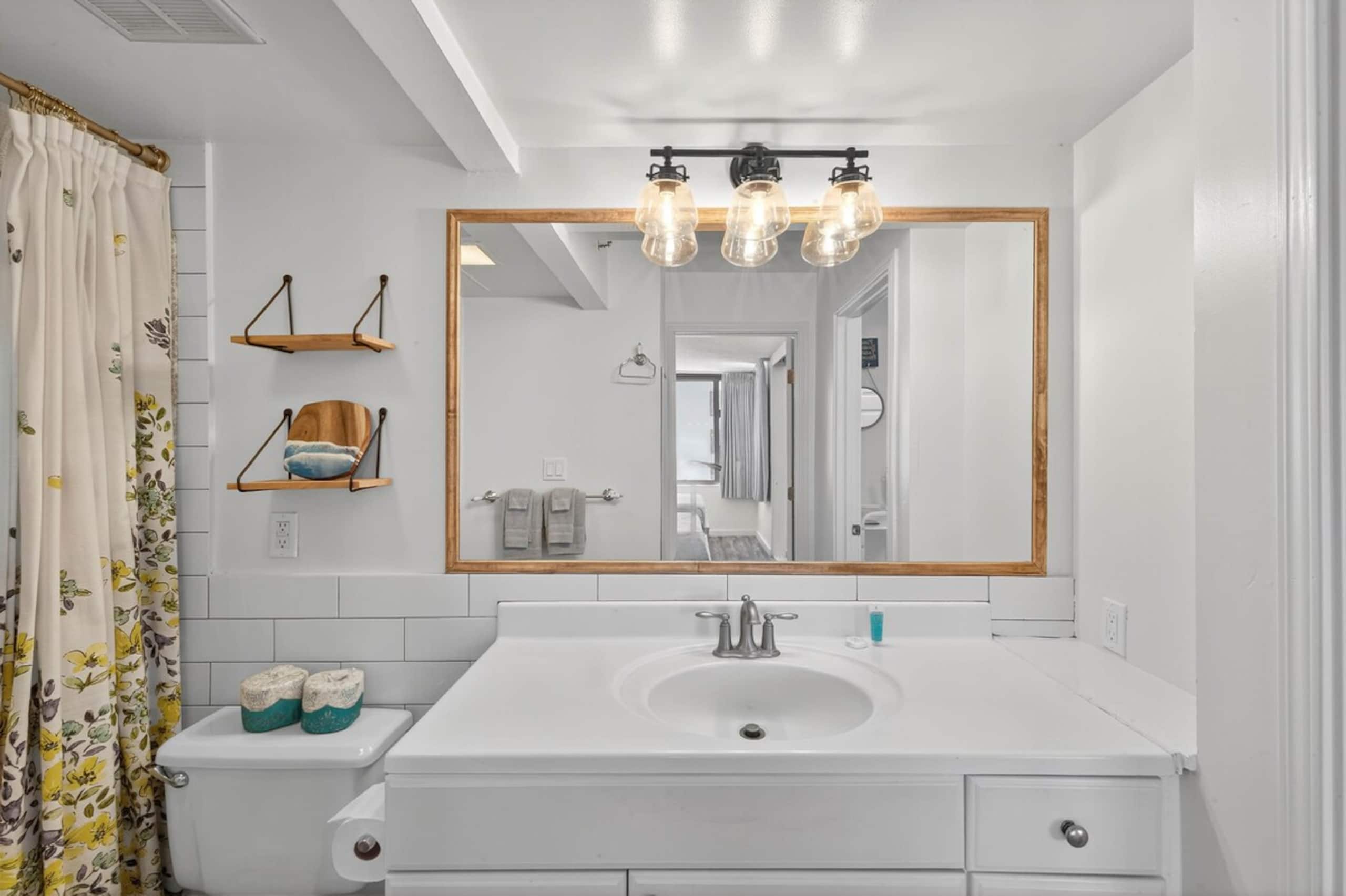 Brand New Waikiki Ocean View Condo w/Free Parking - Photo 23