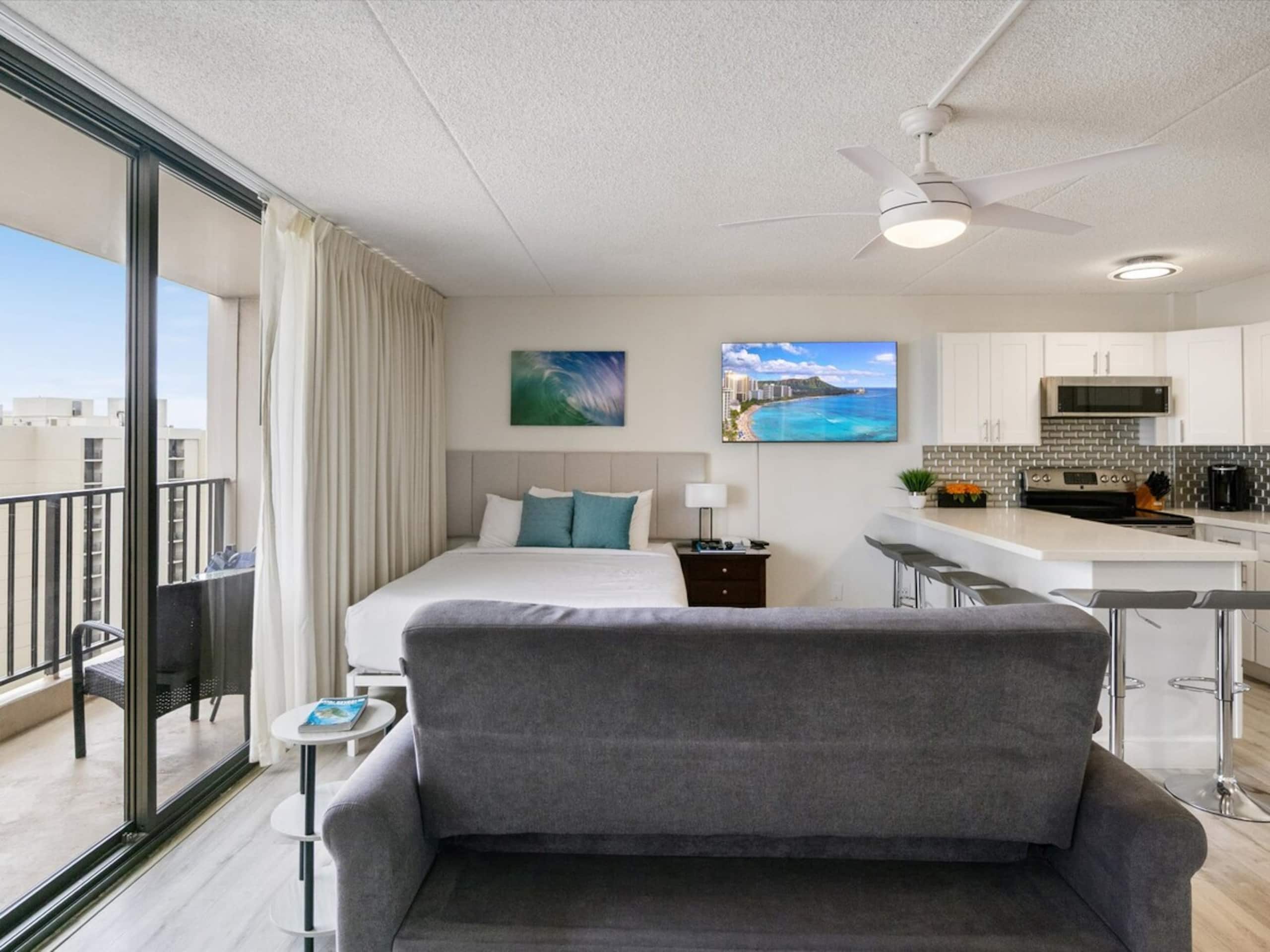 Brand New listing Waikiki Condo OceanView +Parking - Photo 5
