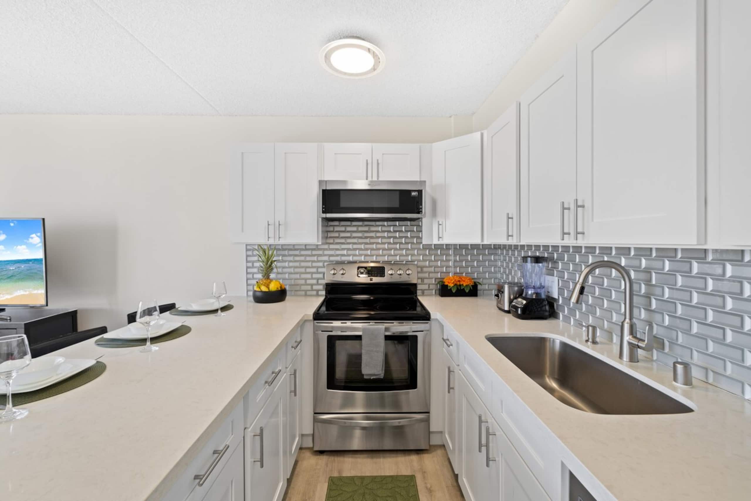 Brand New listing Waikiki Condo OceanView +Parking - Photo 9