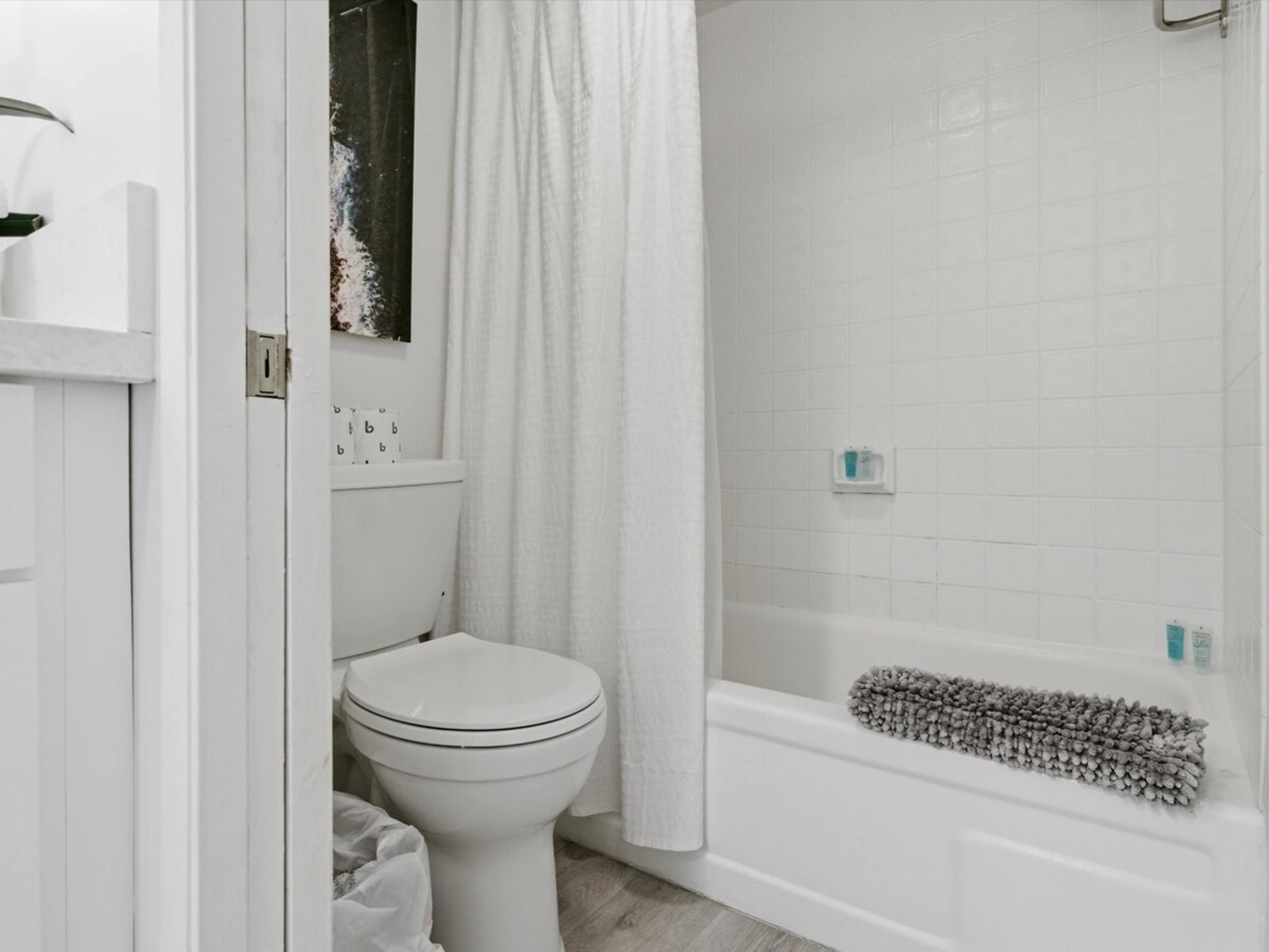 Brand New listing Waikiki Condo OceanView +Parking - Photo 13