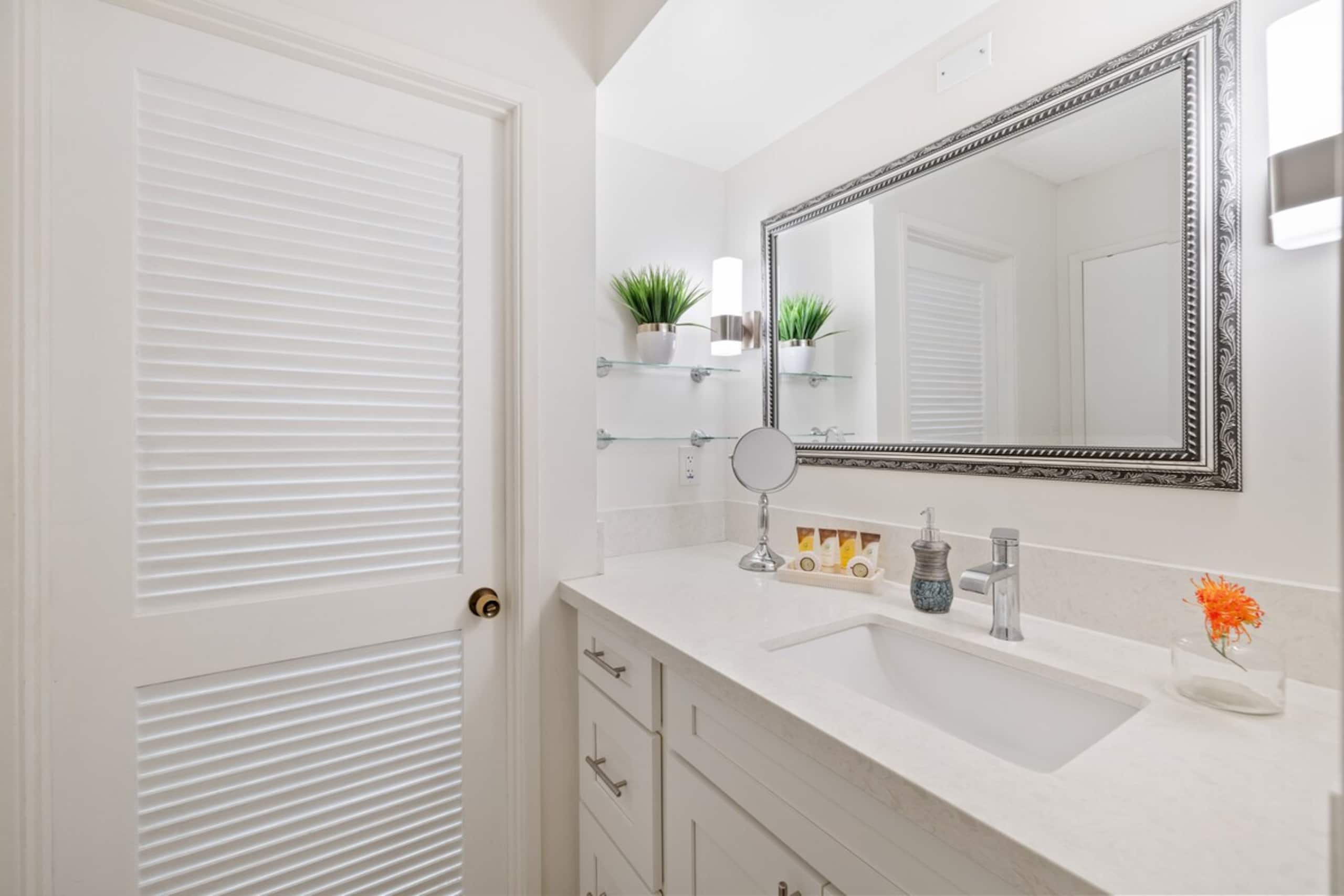 Brand New listing Waikiki Condo OceanView +Parking - Photo 14