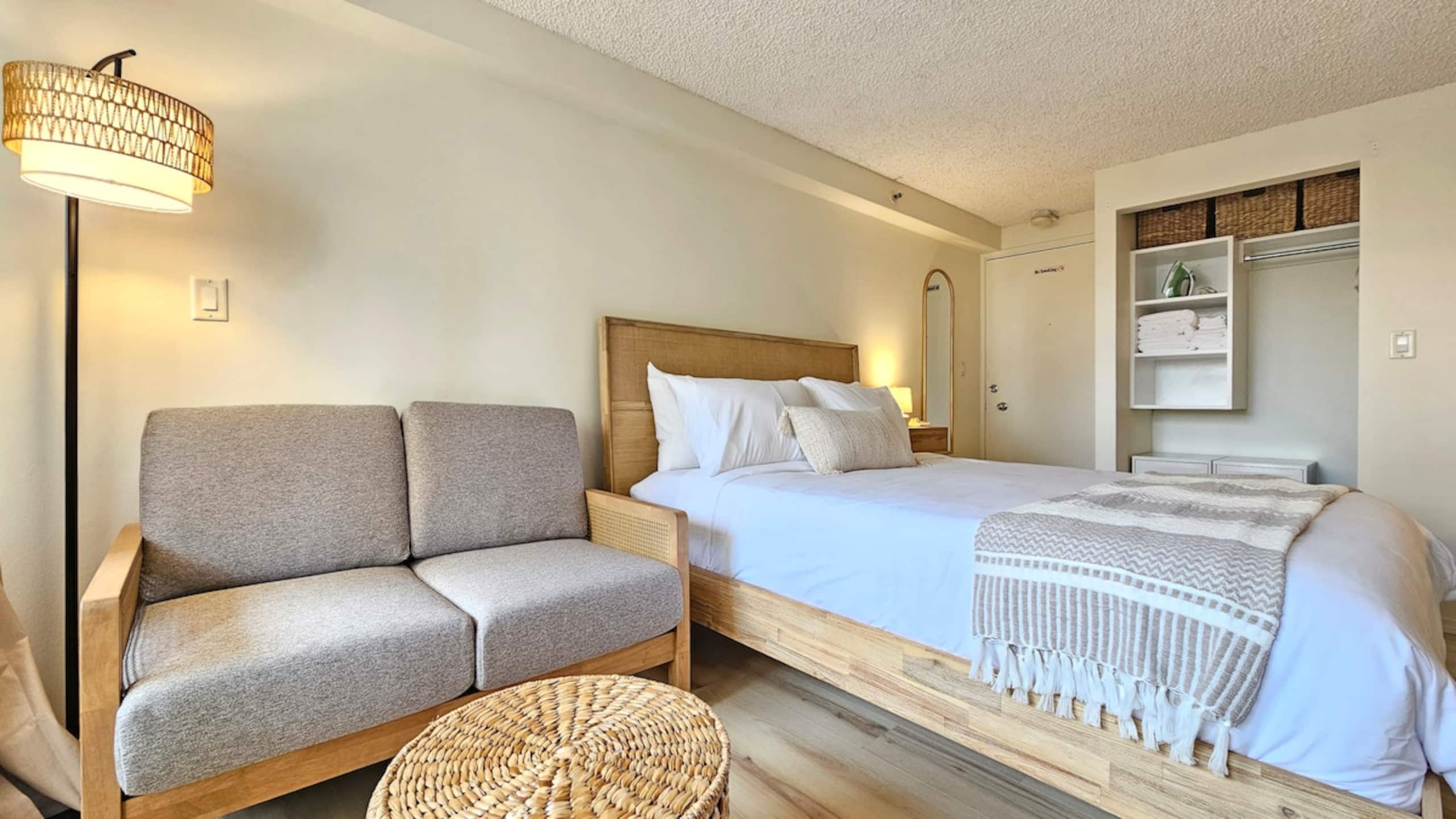 Budget 2 blocks to Beach by Aloha-Waikiki 41 - Photo 4