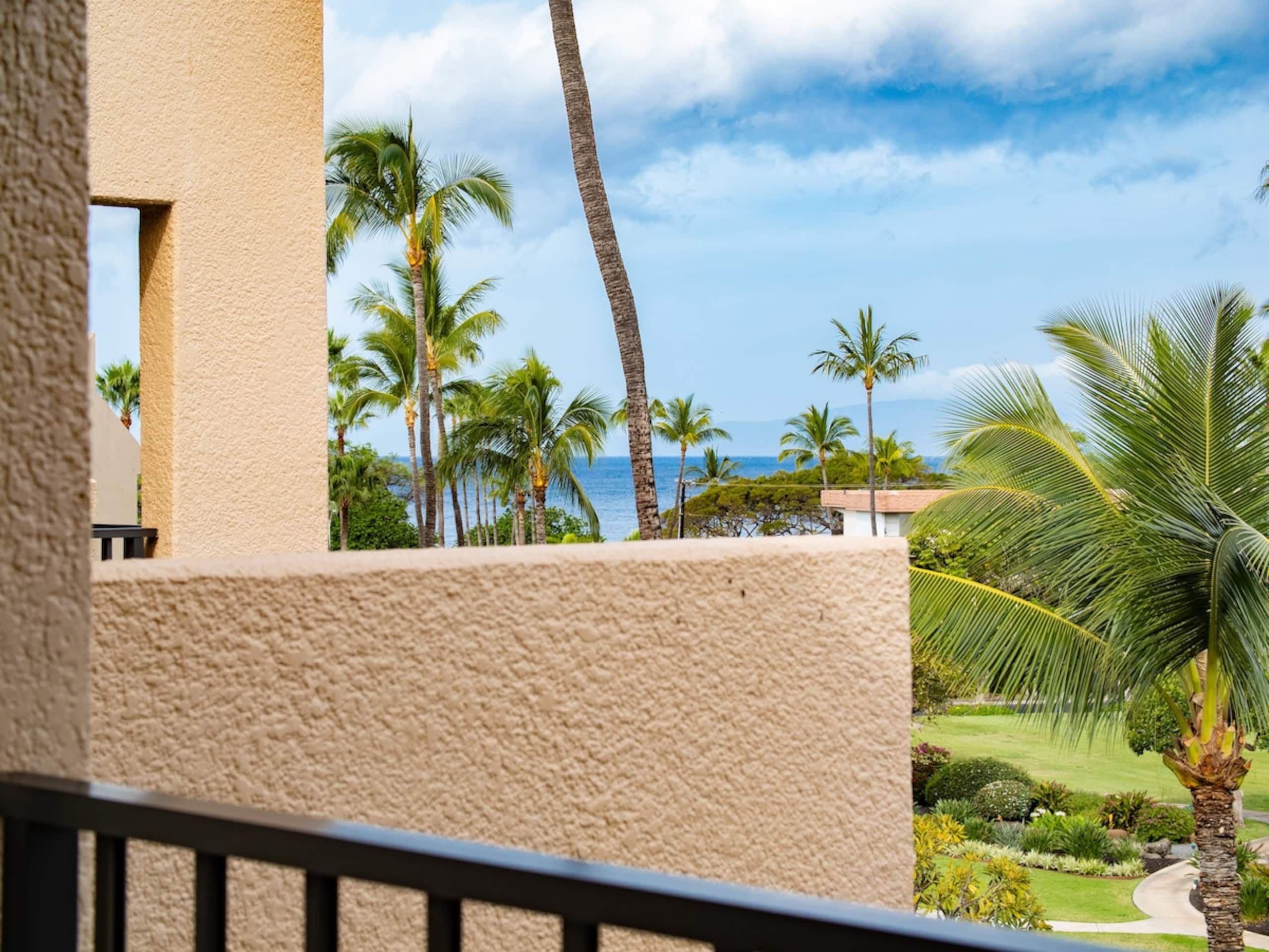 Kihei Beach Retreat: Ocean Views and Sandy Feet! - Photo 21