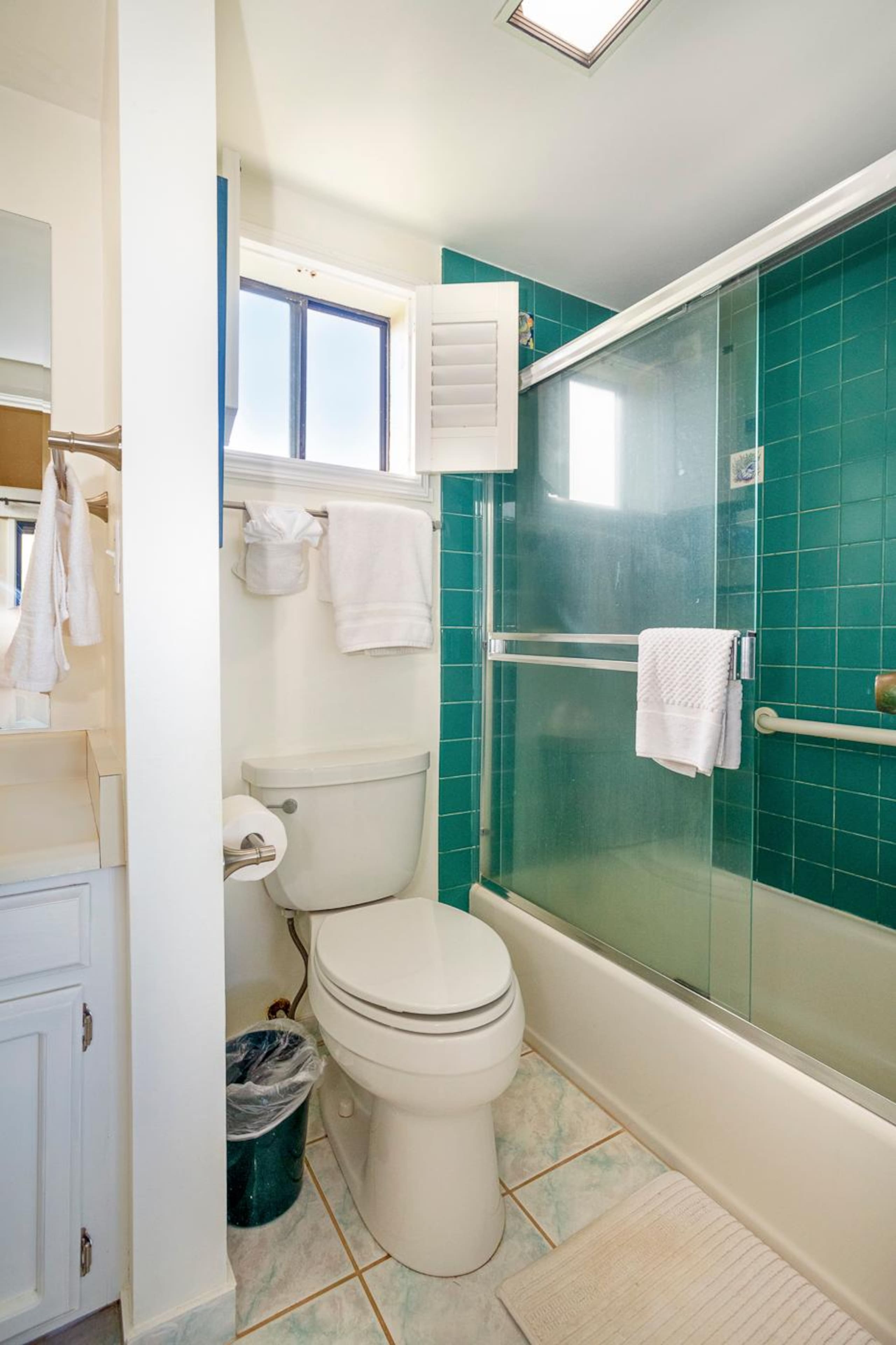 Updated ground floor unit with oceanfront views - Photo 19