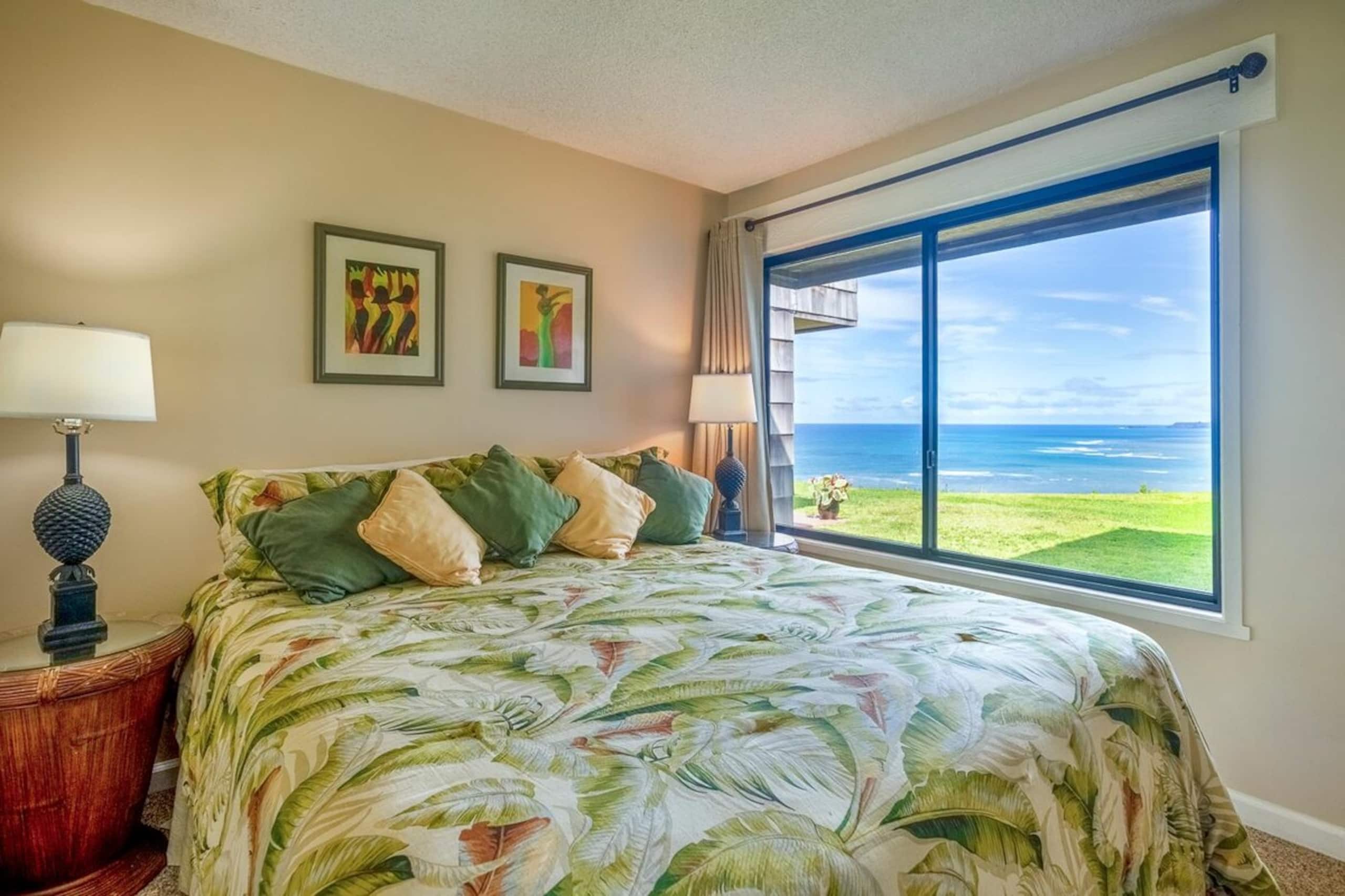 Updated ground floor unit with oceanfront views - Photo 11