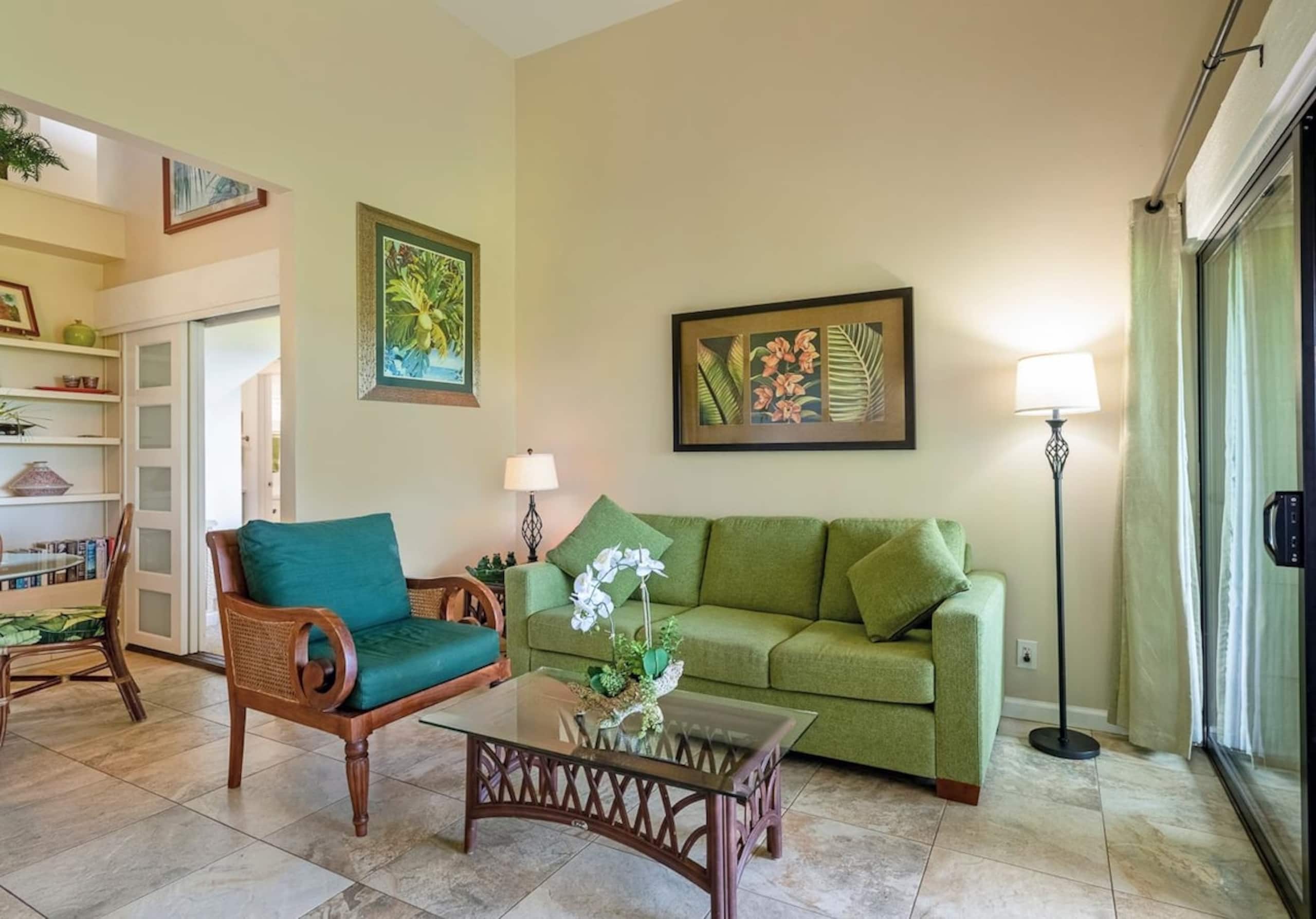 Updated ground floor unit with oceanfront views - Photo 3