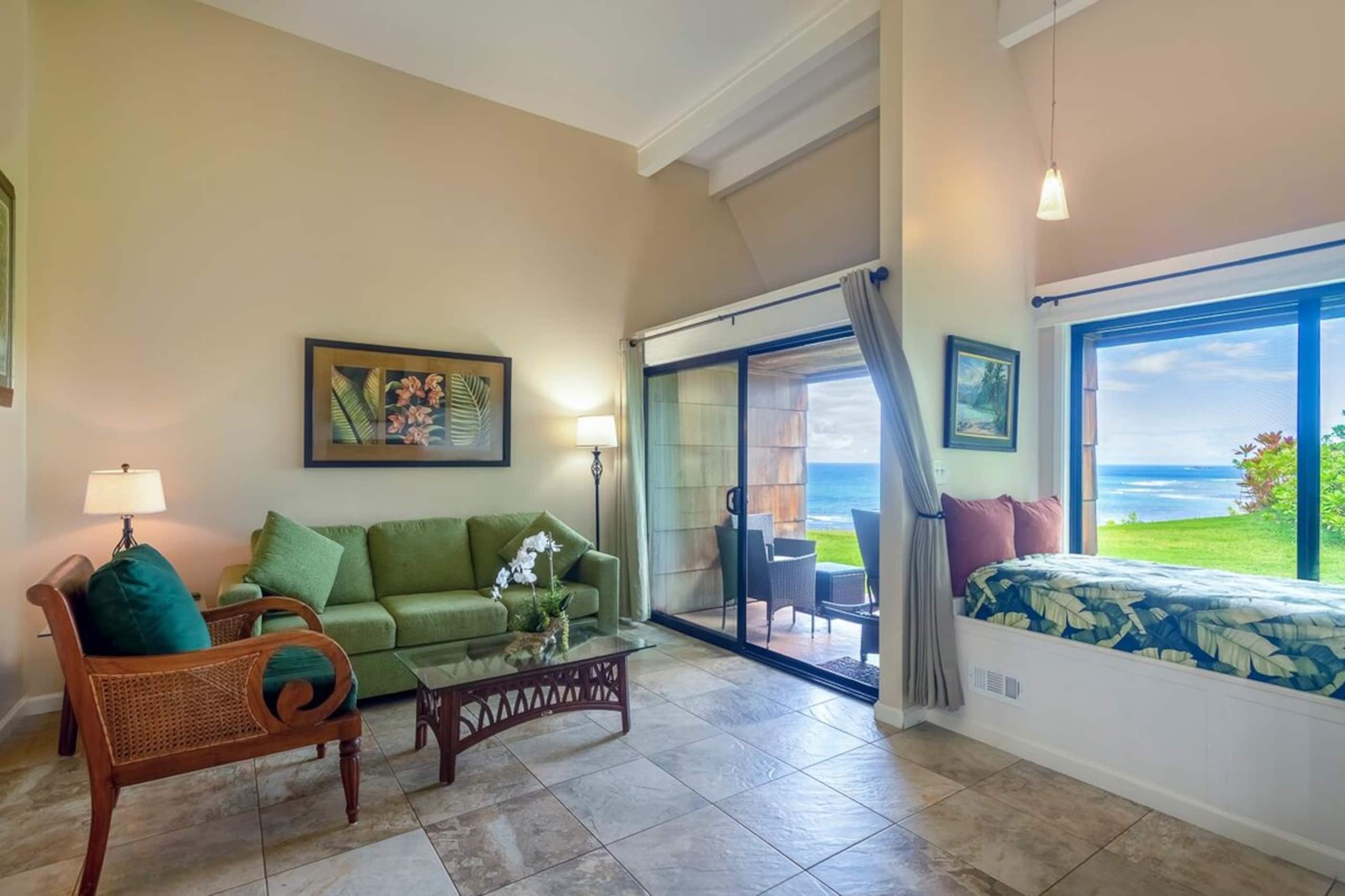 Updated ground floor unit with oceanfront views - Photo 5